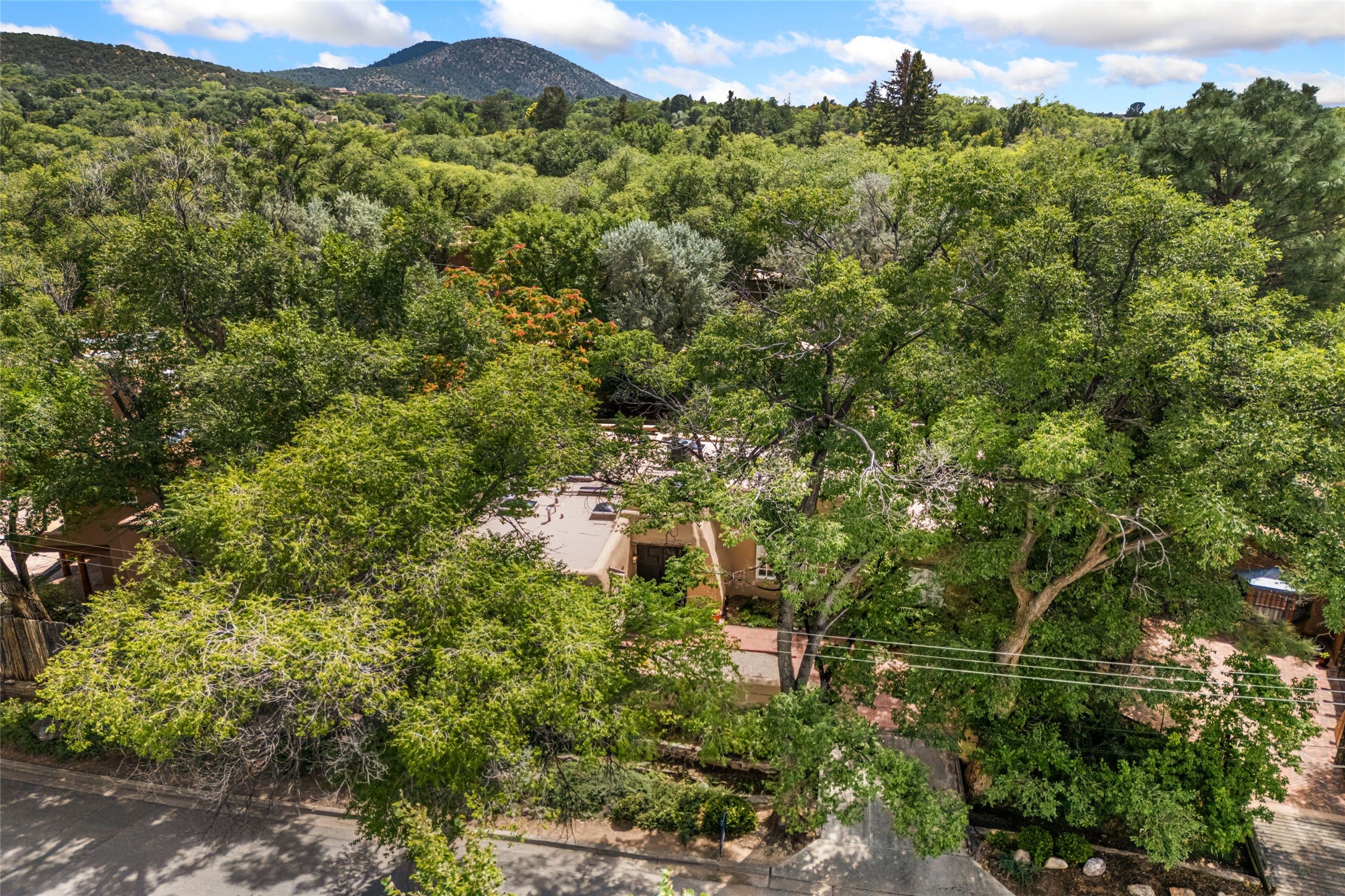 820 Acequia Madre