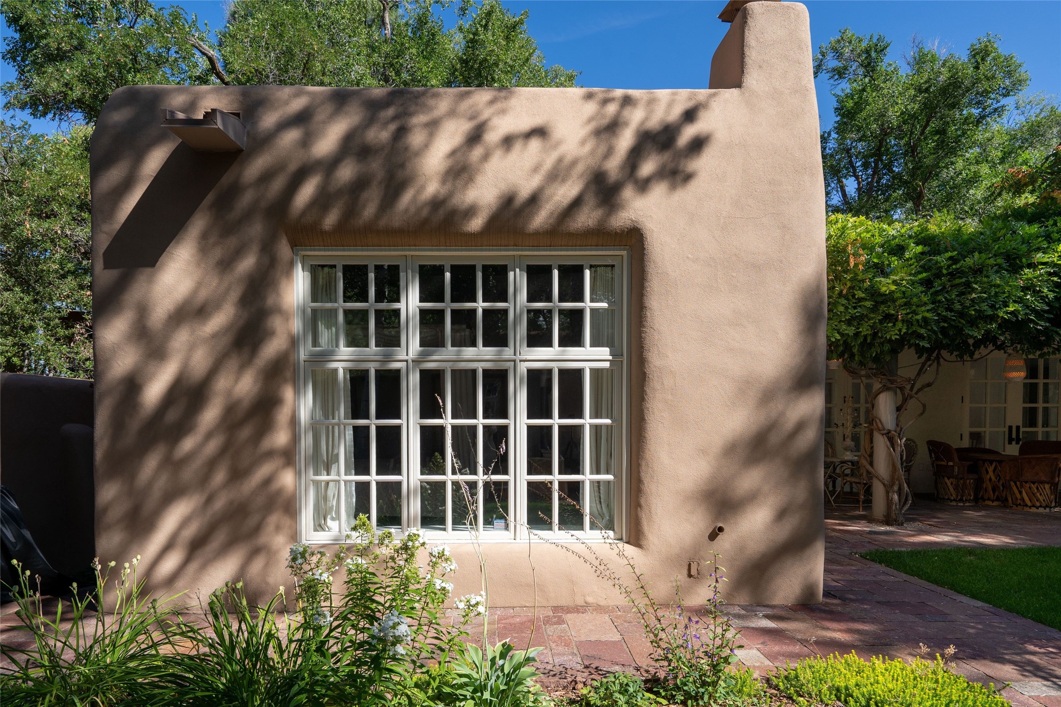 820 Acequia Madre