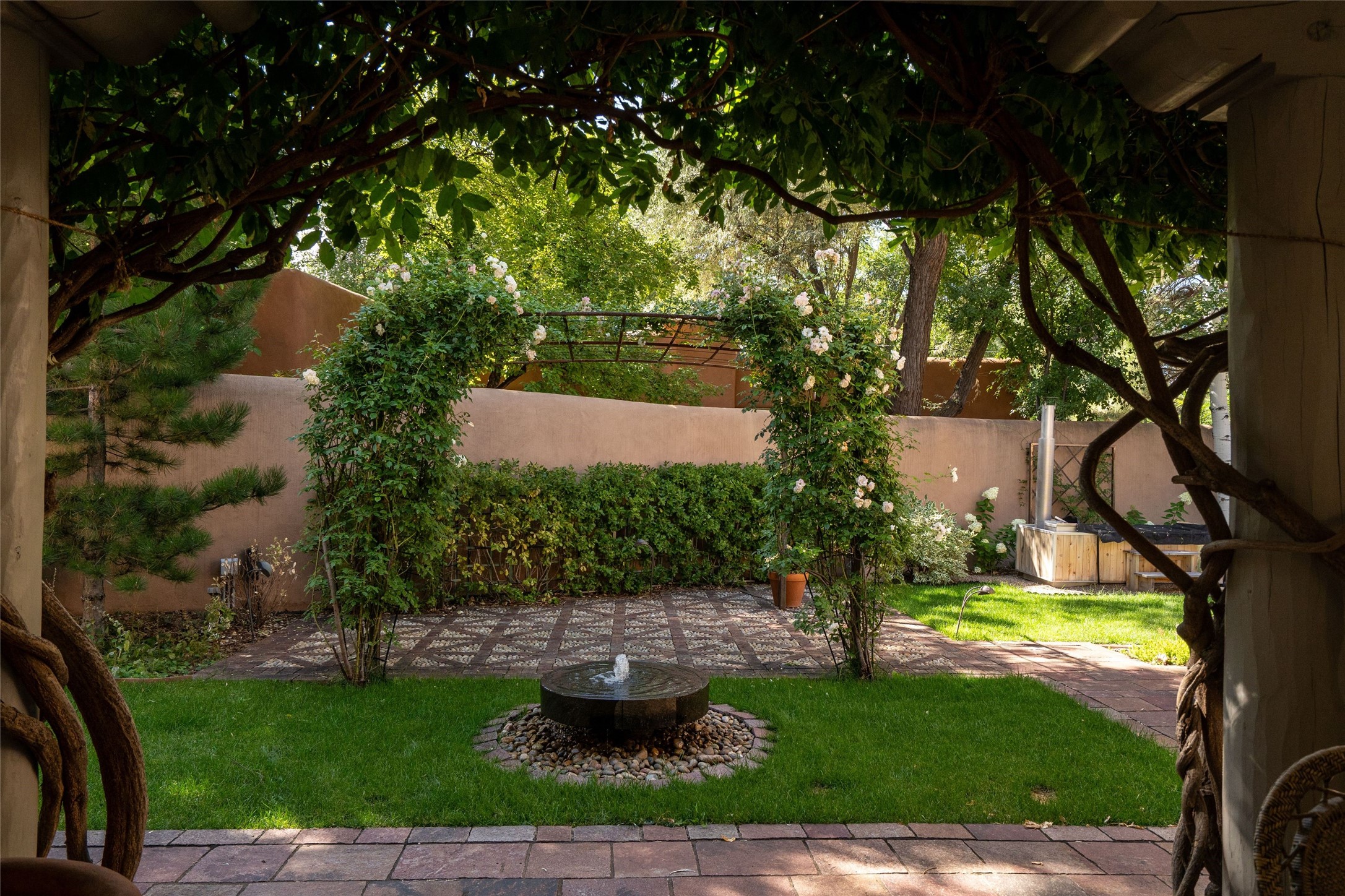 820 Acequia Madre