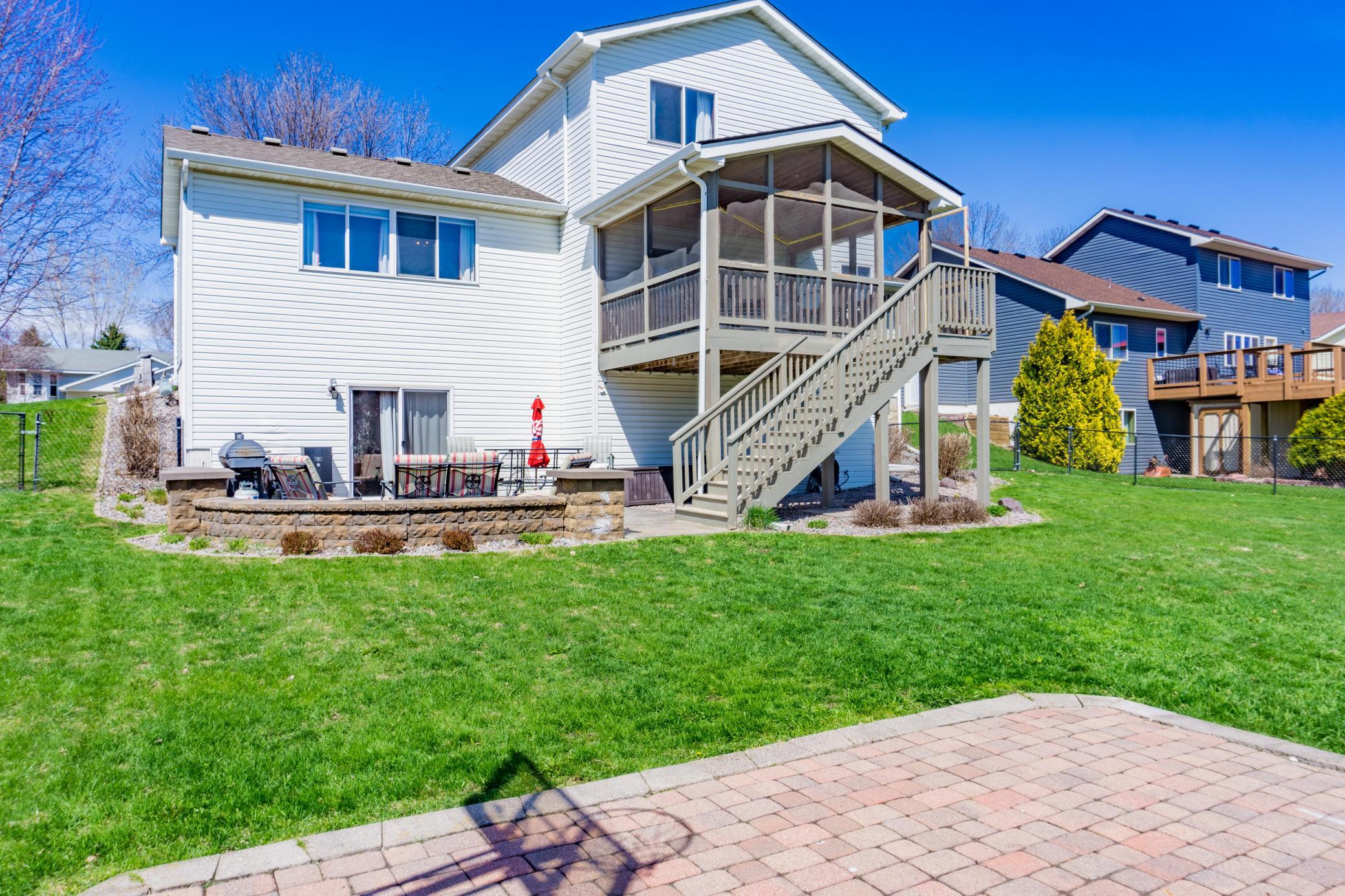 909 Sparrow Road