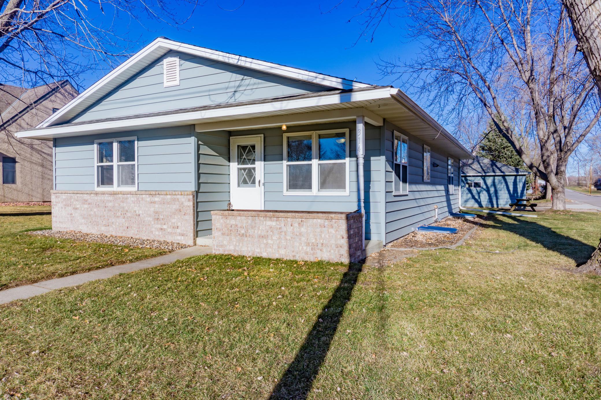 314 Playhouse Street E