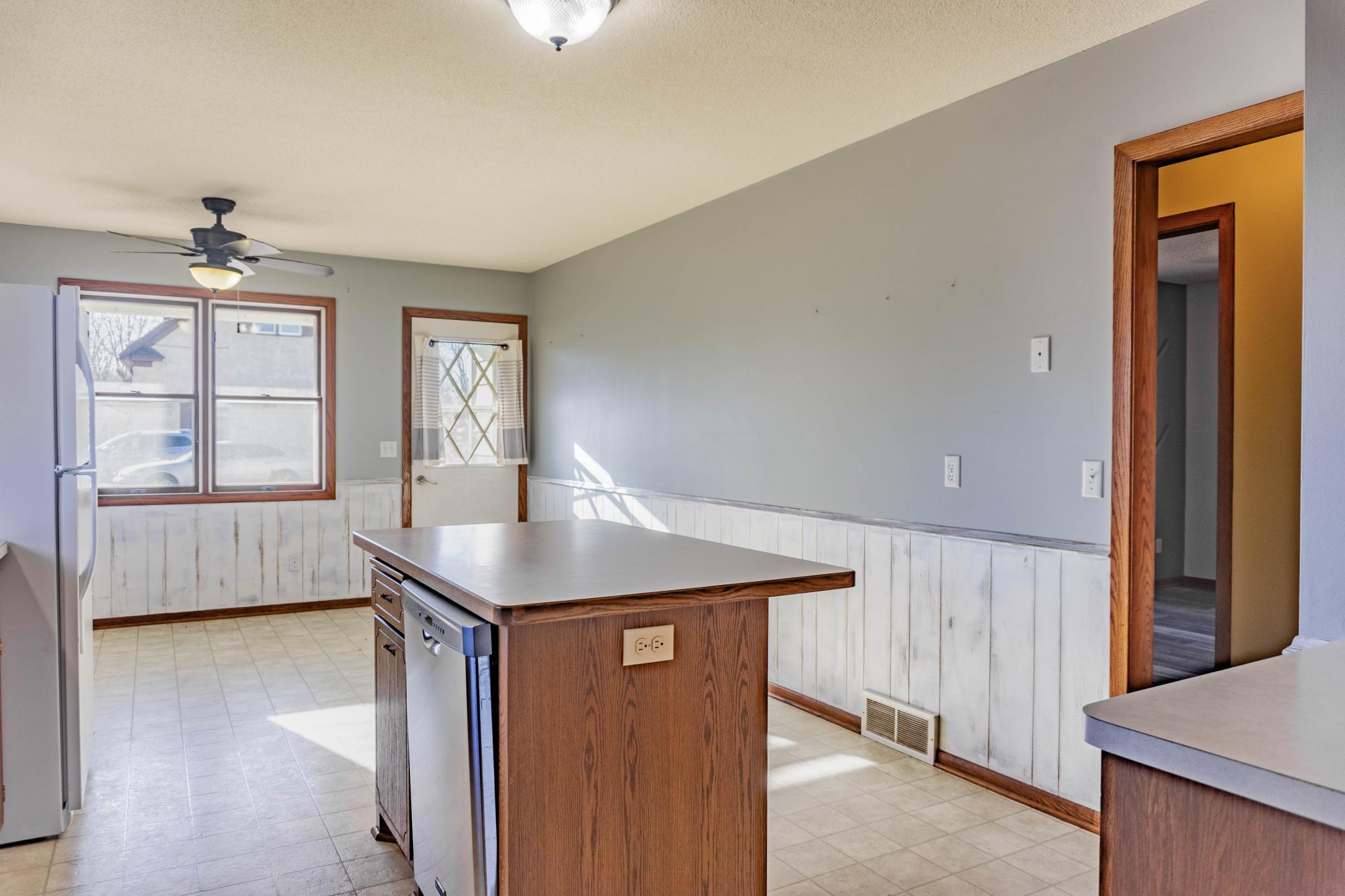 314 Playhouse Street E