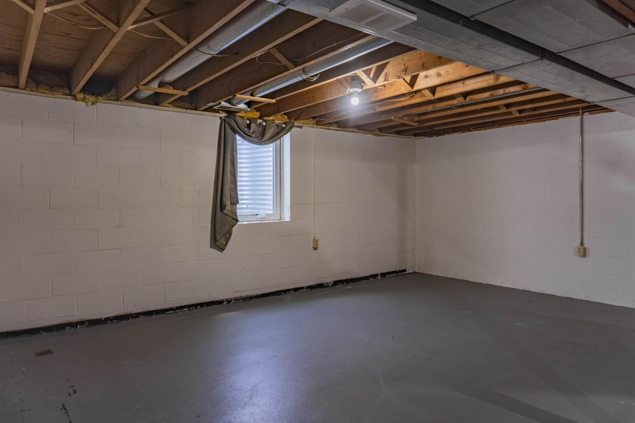 314 Playhouse Street E