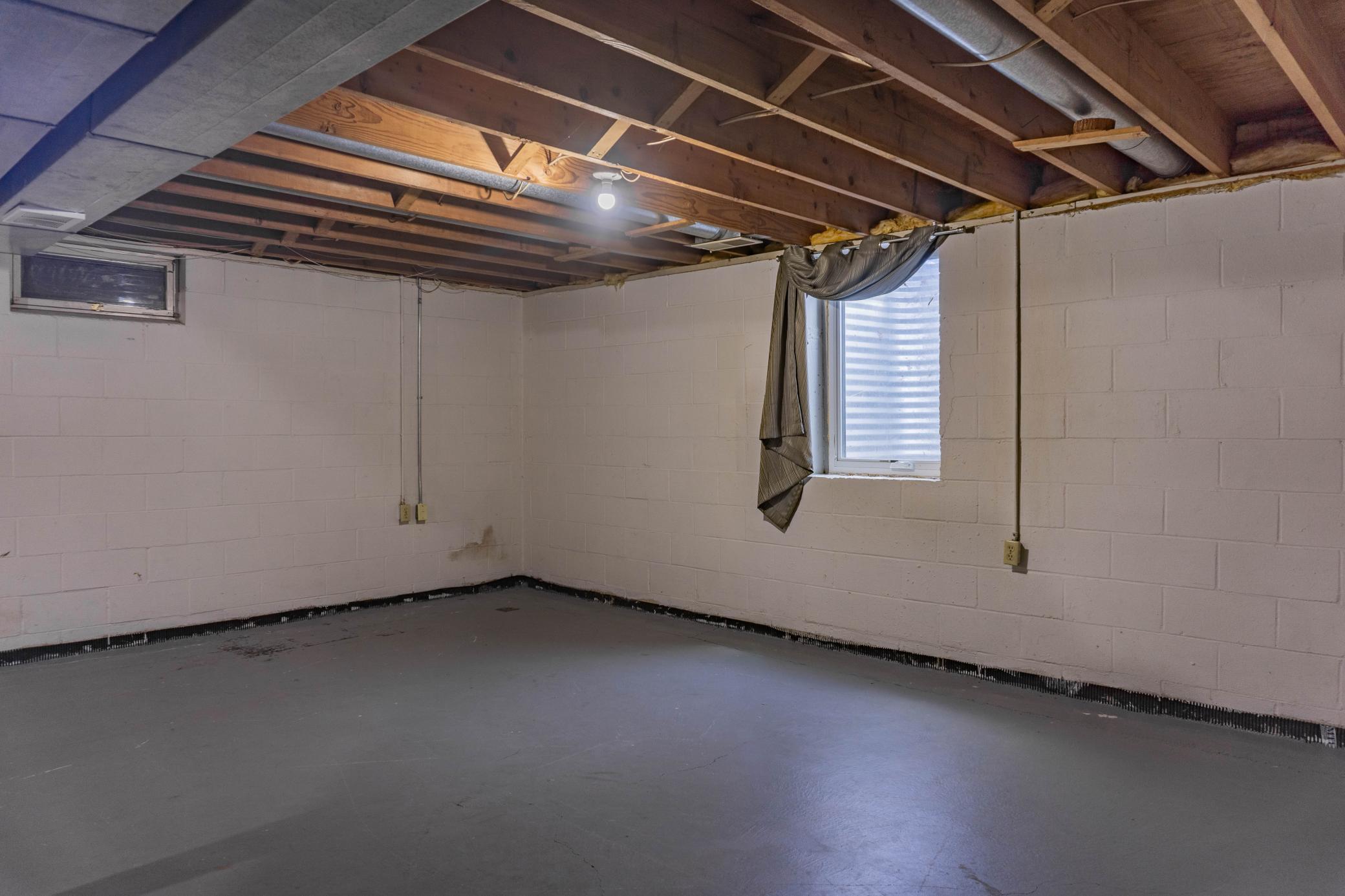 314 Playhouse Street E