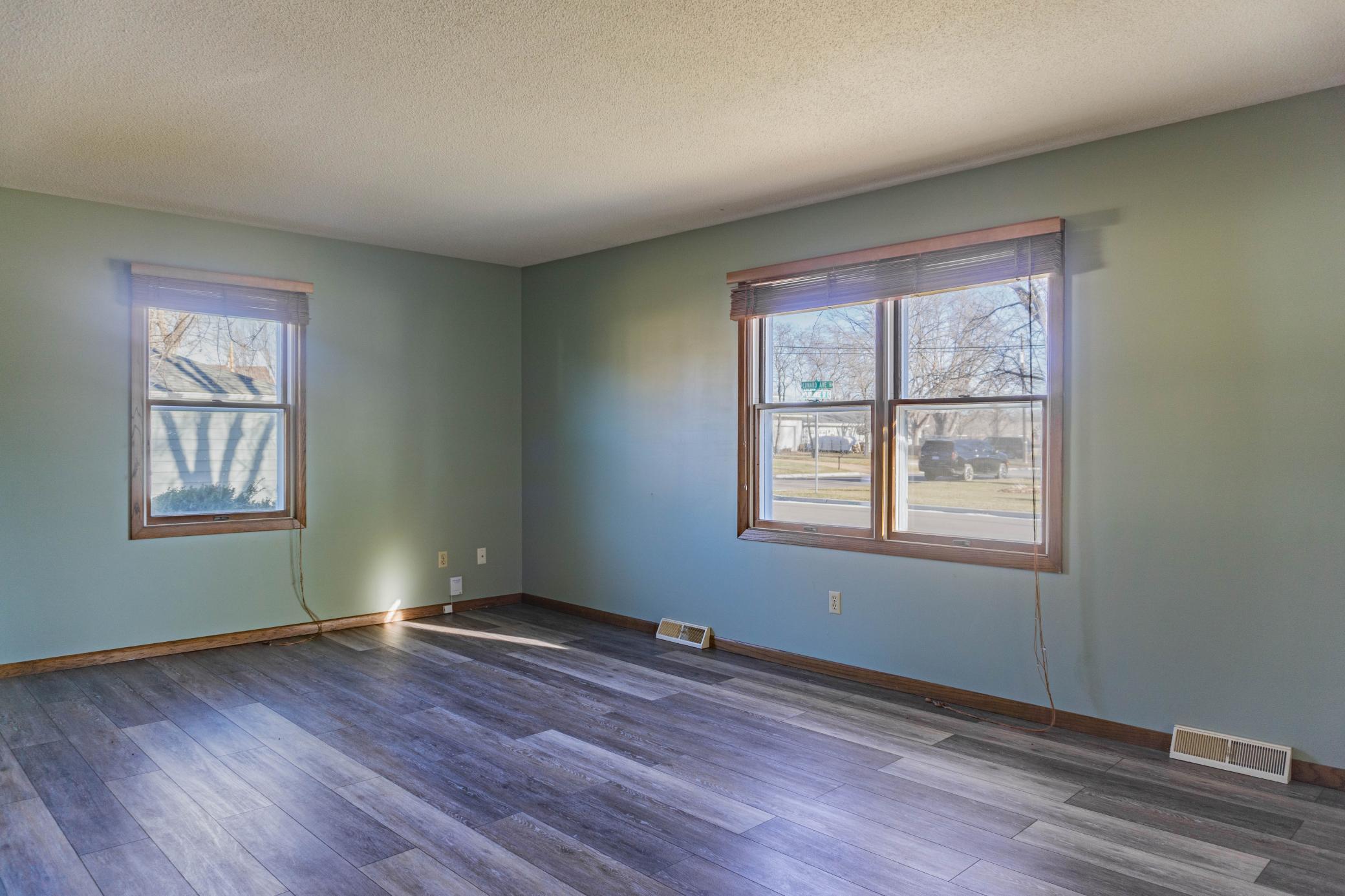 314 Playhouse Street E