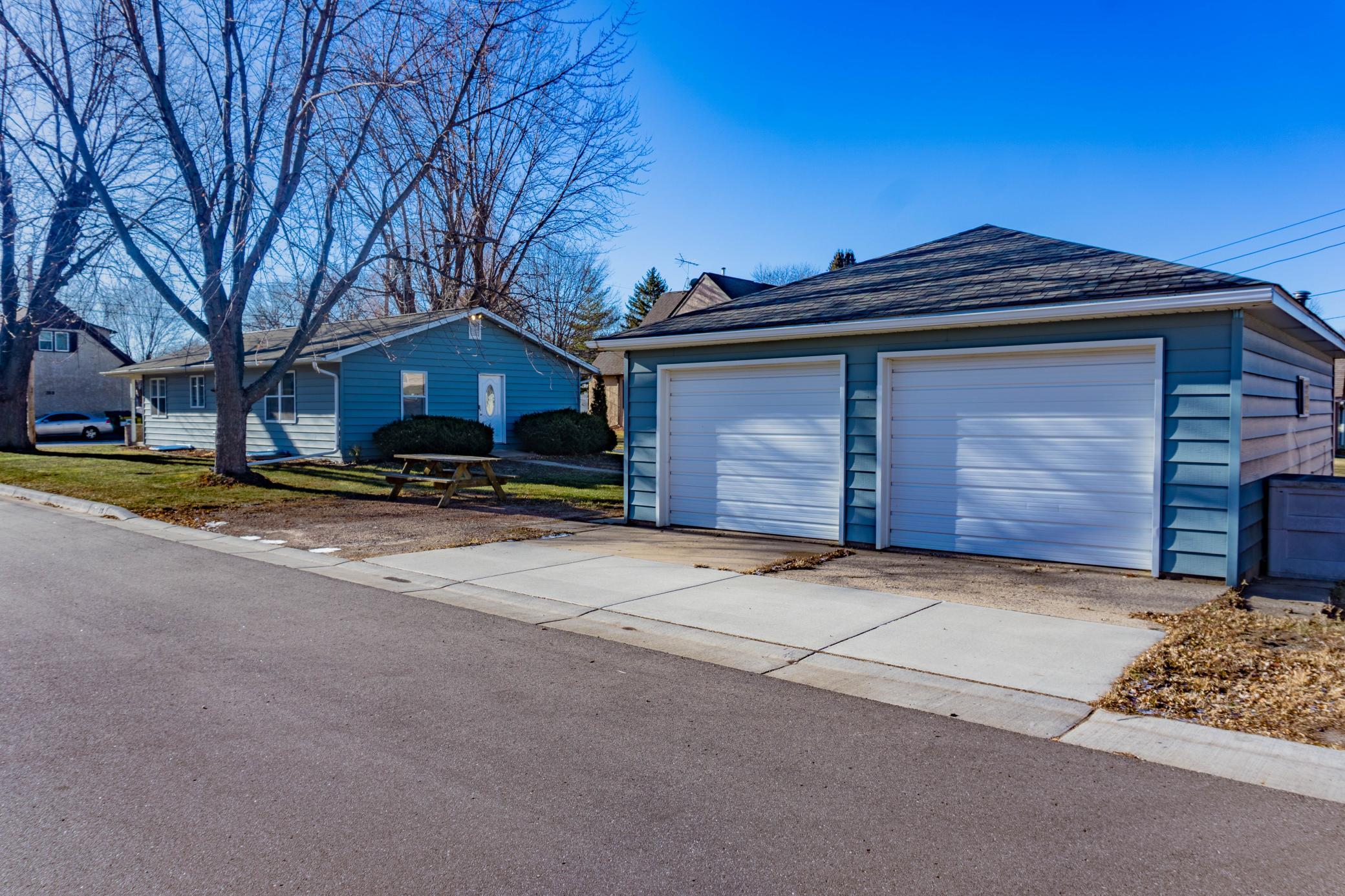 314 Playhouse Street E