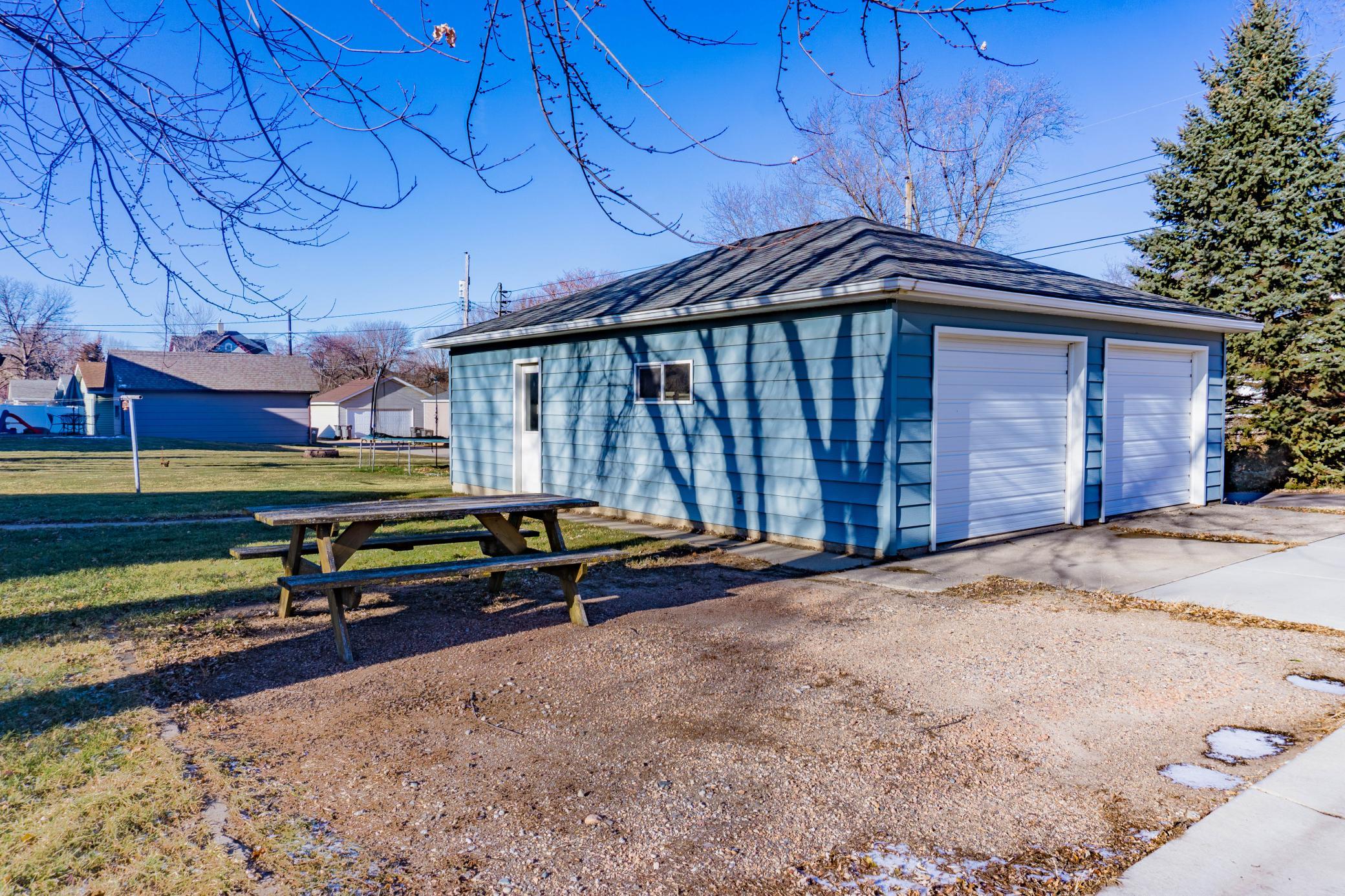 314 Playhouse Street E