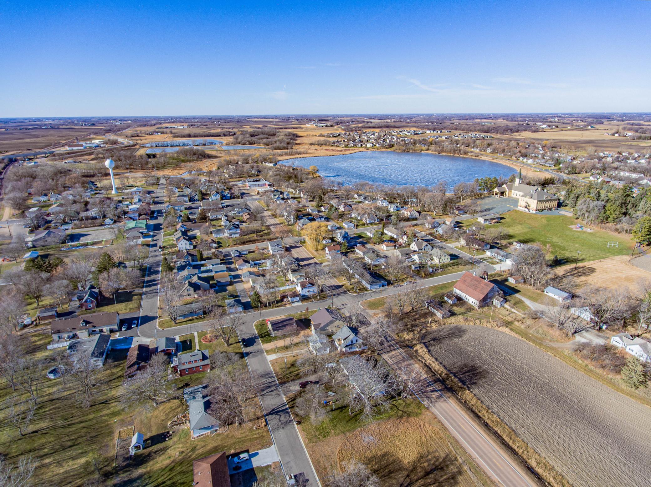 314 Playhouse Street E