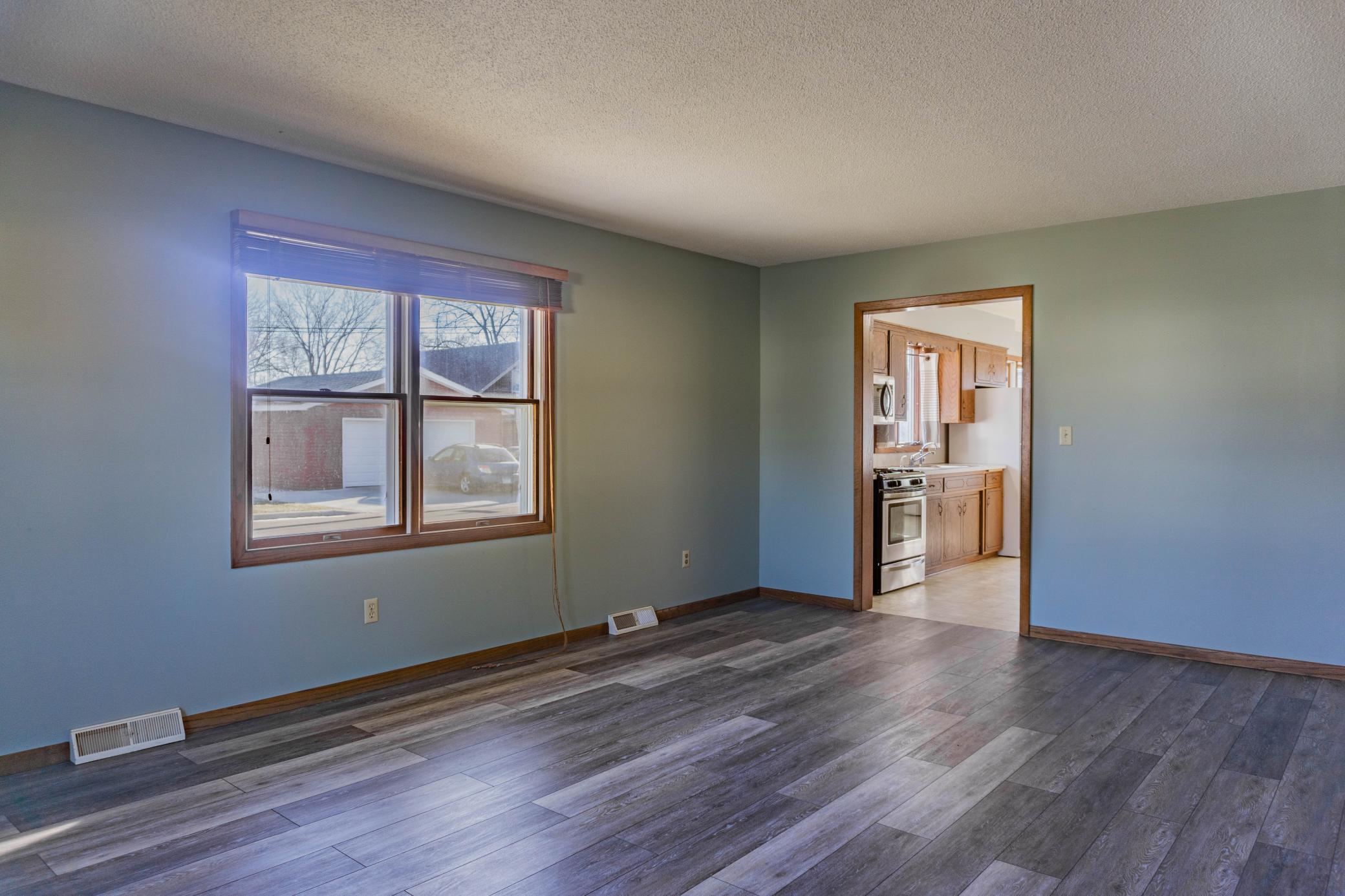 314 Playhouse Street E