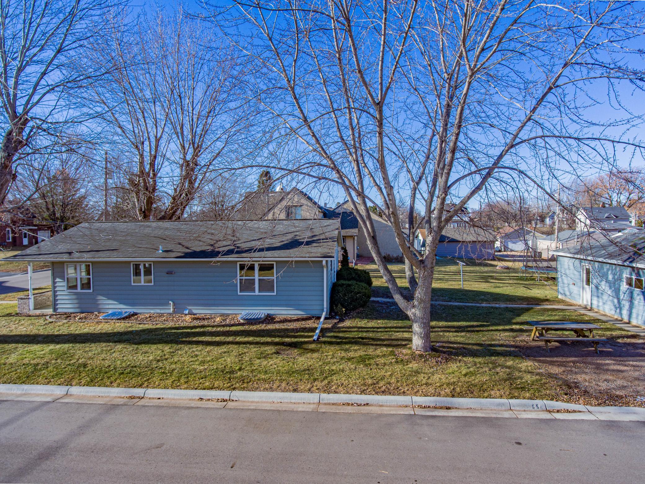 314 Playhouse Street E