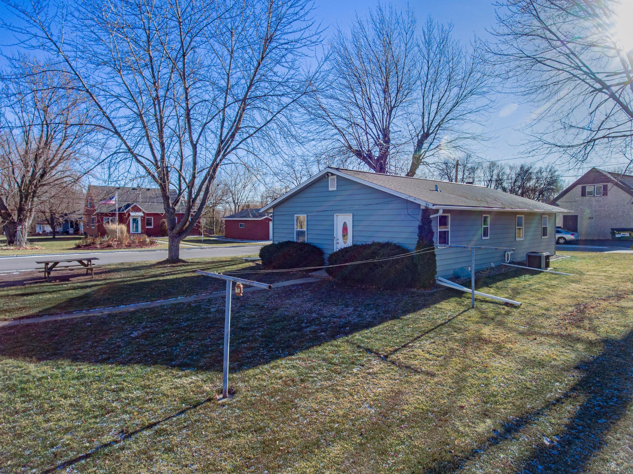 314 Playhouse Street E