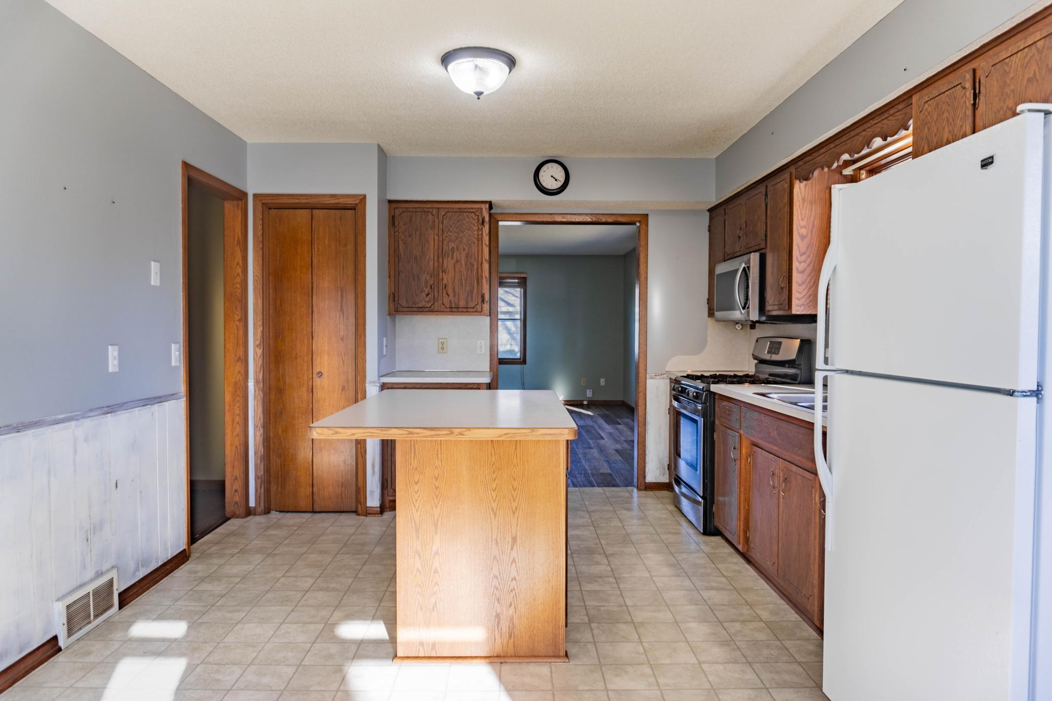 314 Playhouse Street E