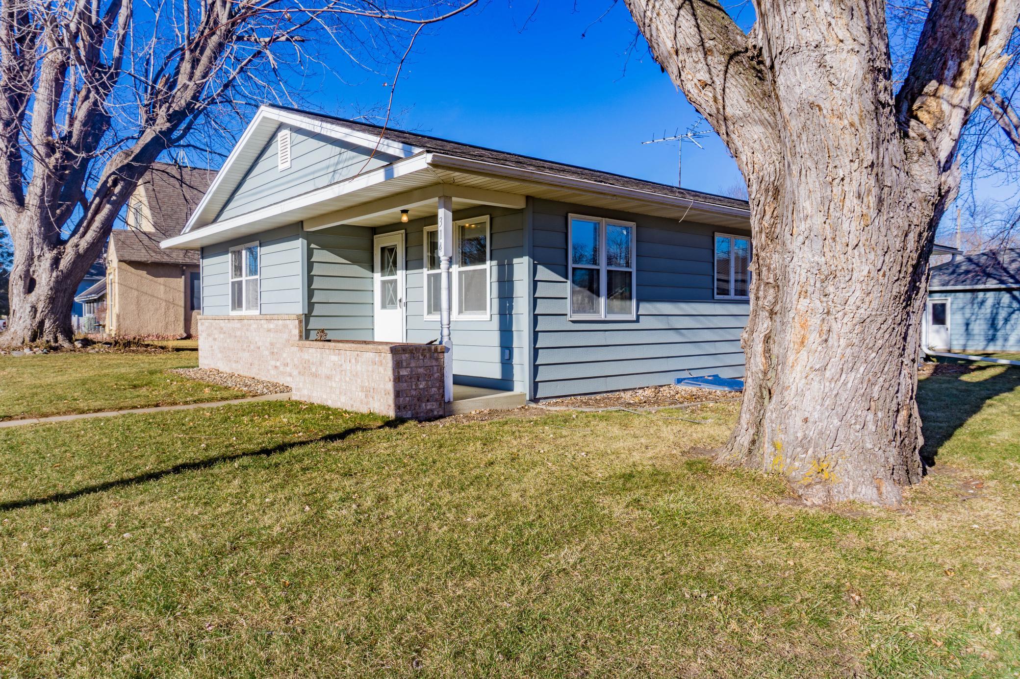 314 Playhouse Street E