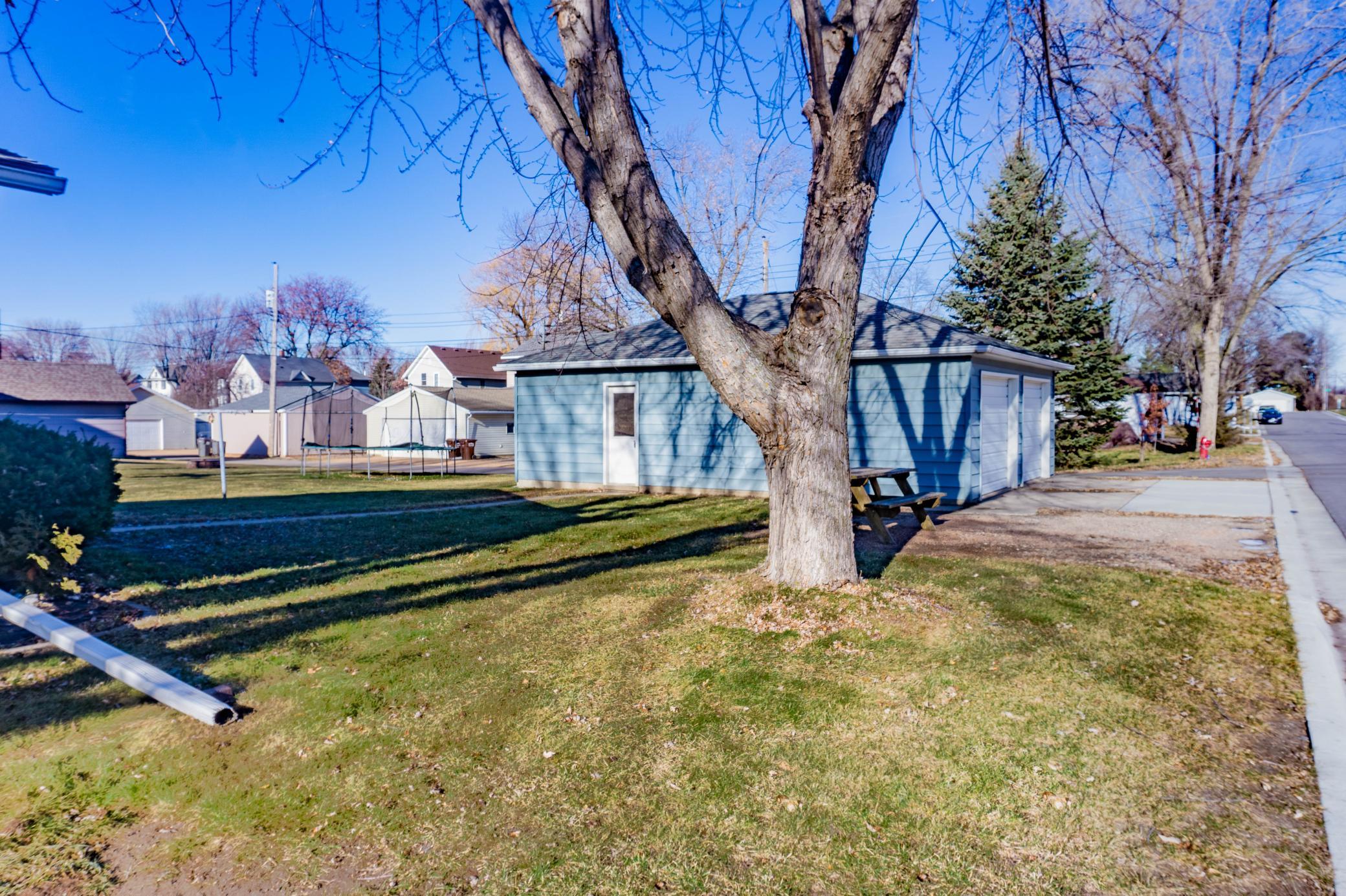 314 Playhouse Street E