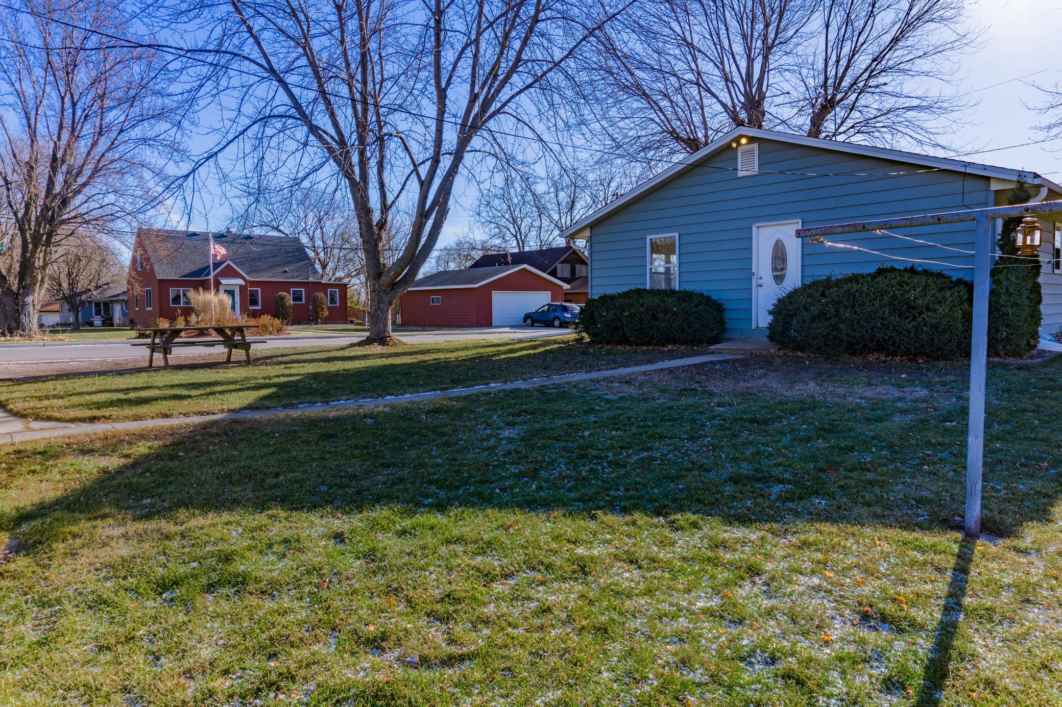 314 Playhouse Street E