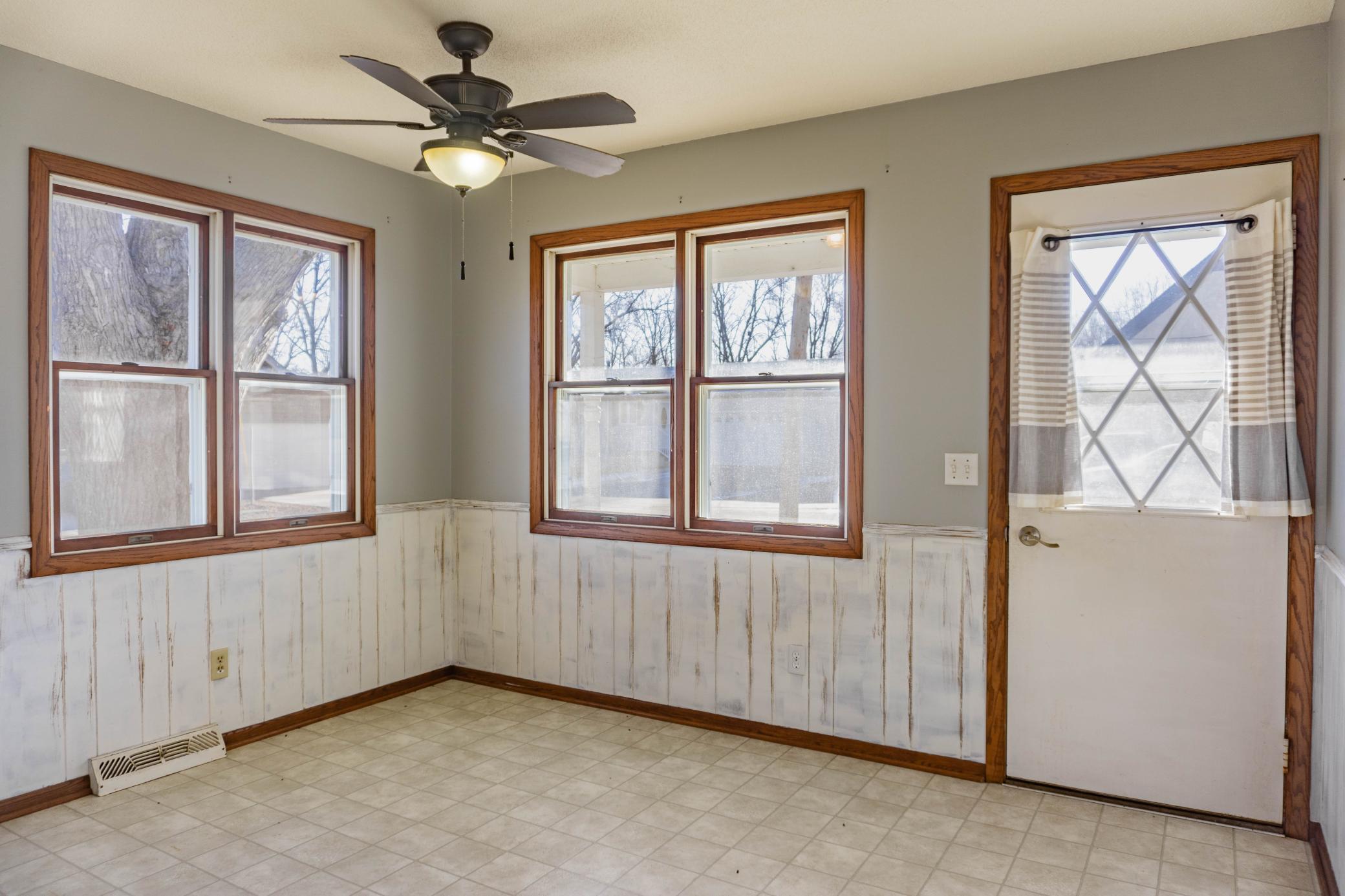 314 Playhouse Street E