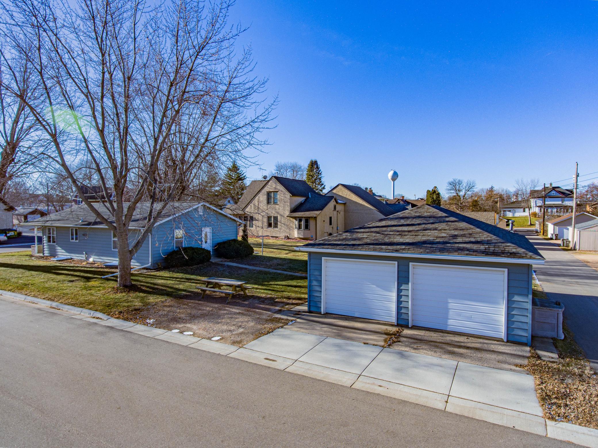 314 Playhouse Street E