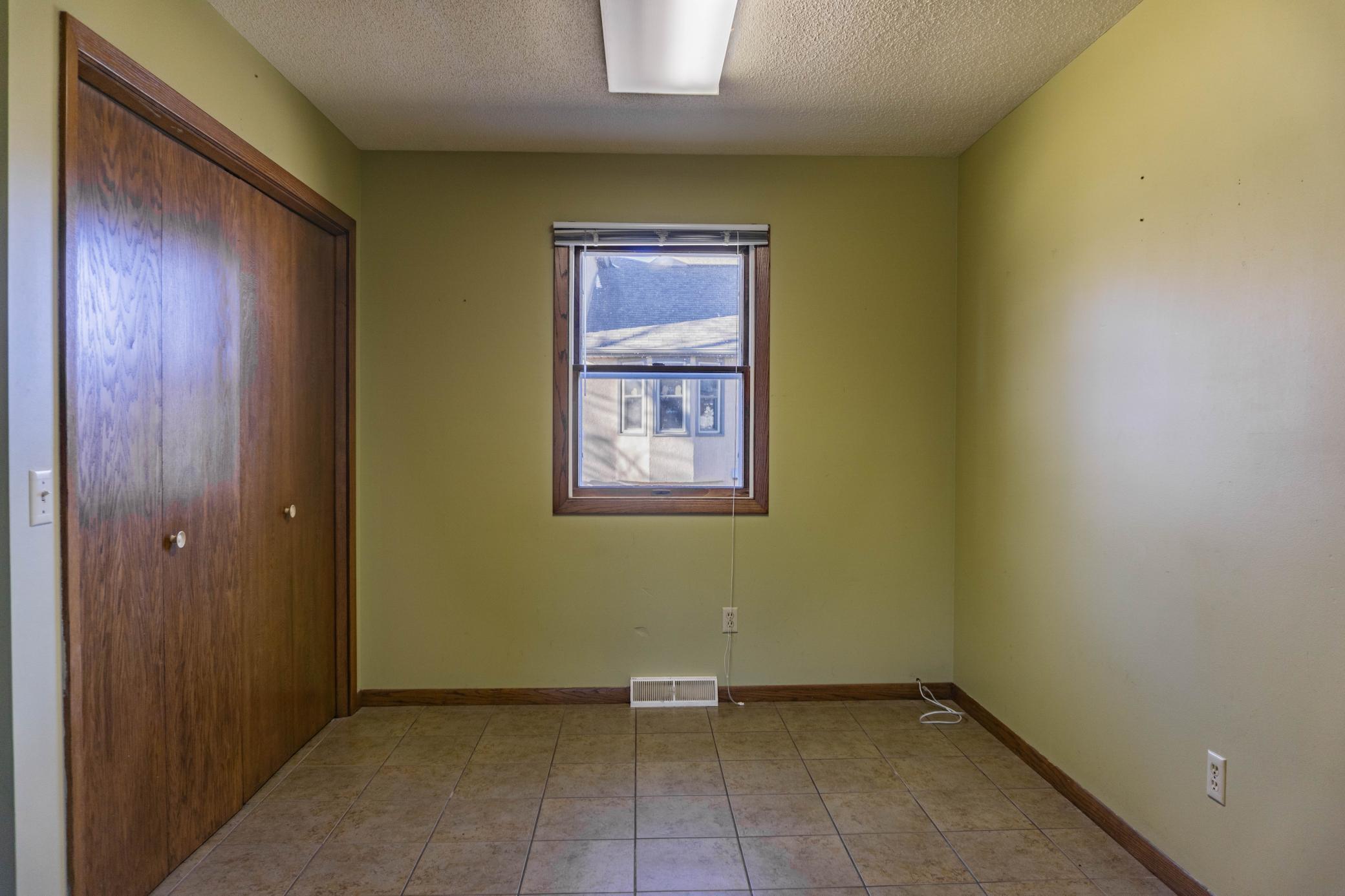 314 Playhouse Street E