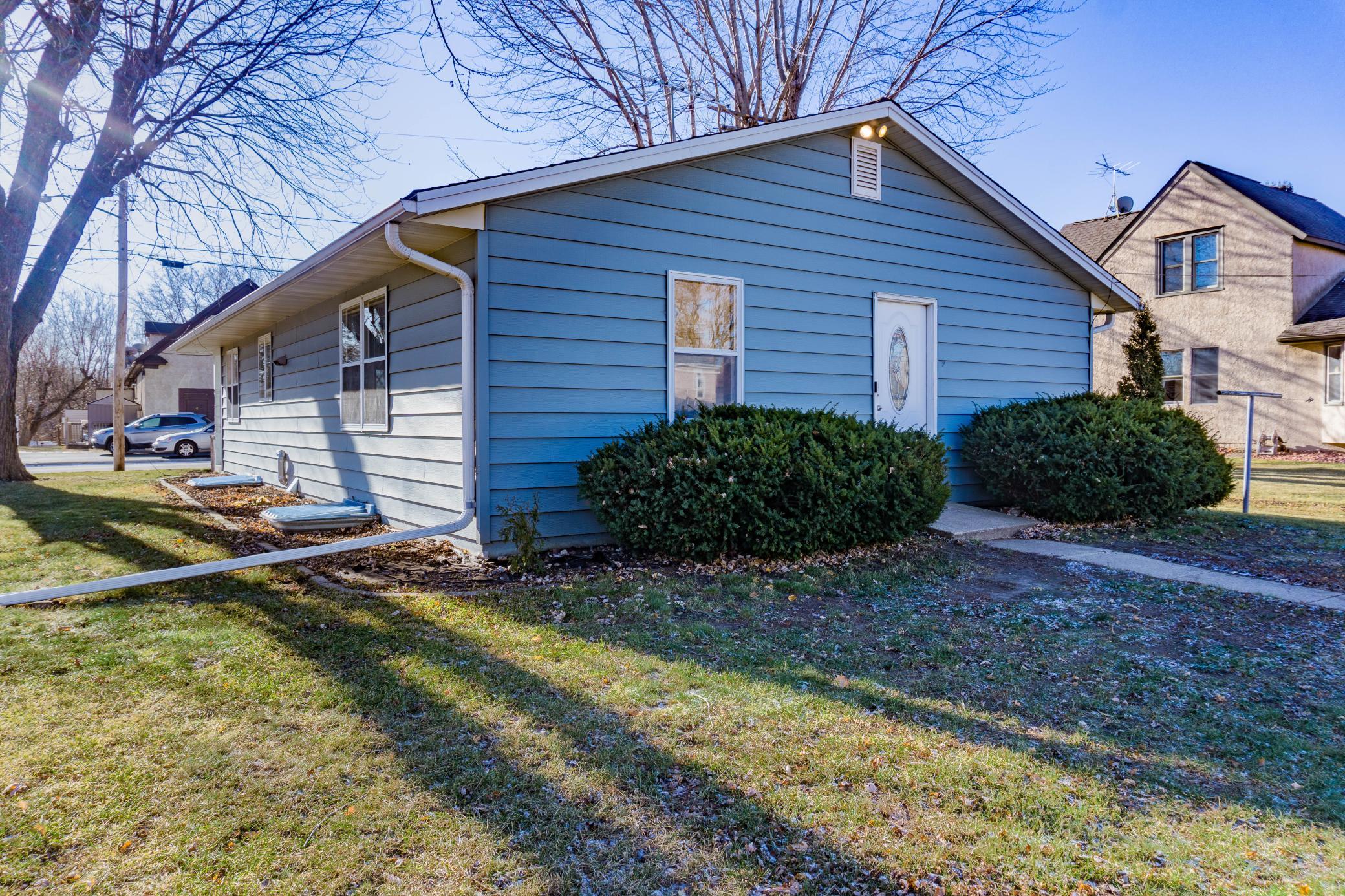 314 Playhouse Street E