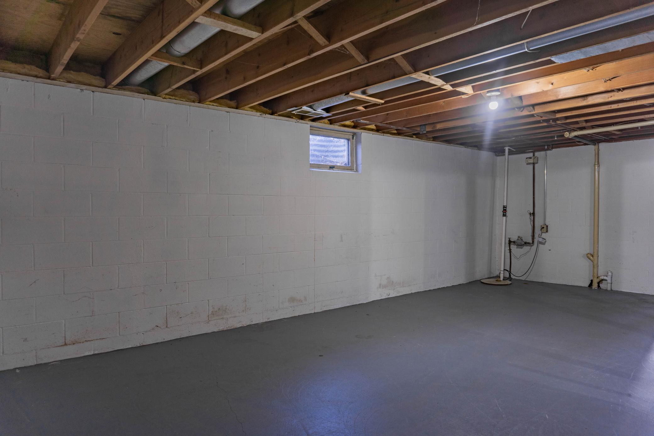 314 Playhouse Street E