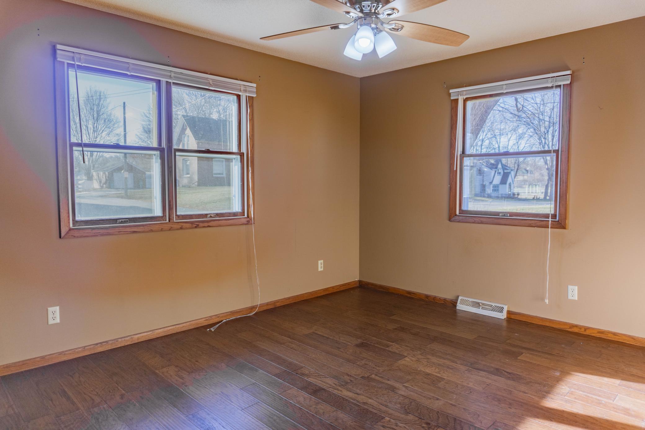 314 Playhouse Street E