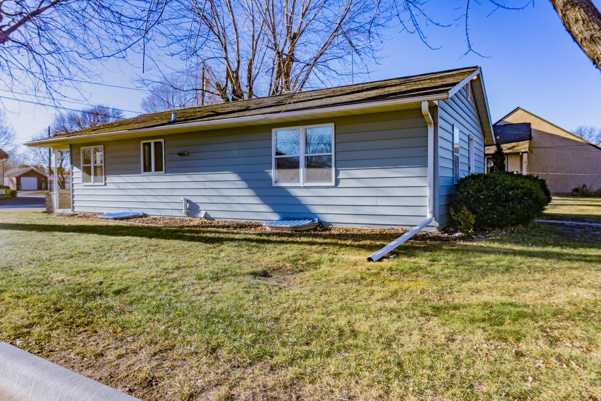 314 Playhouse Street E