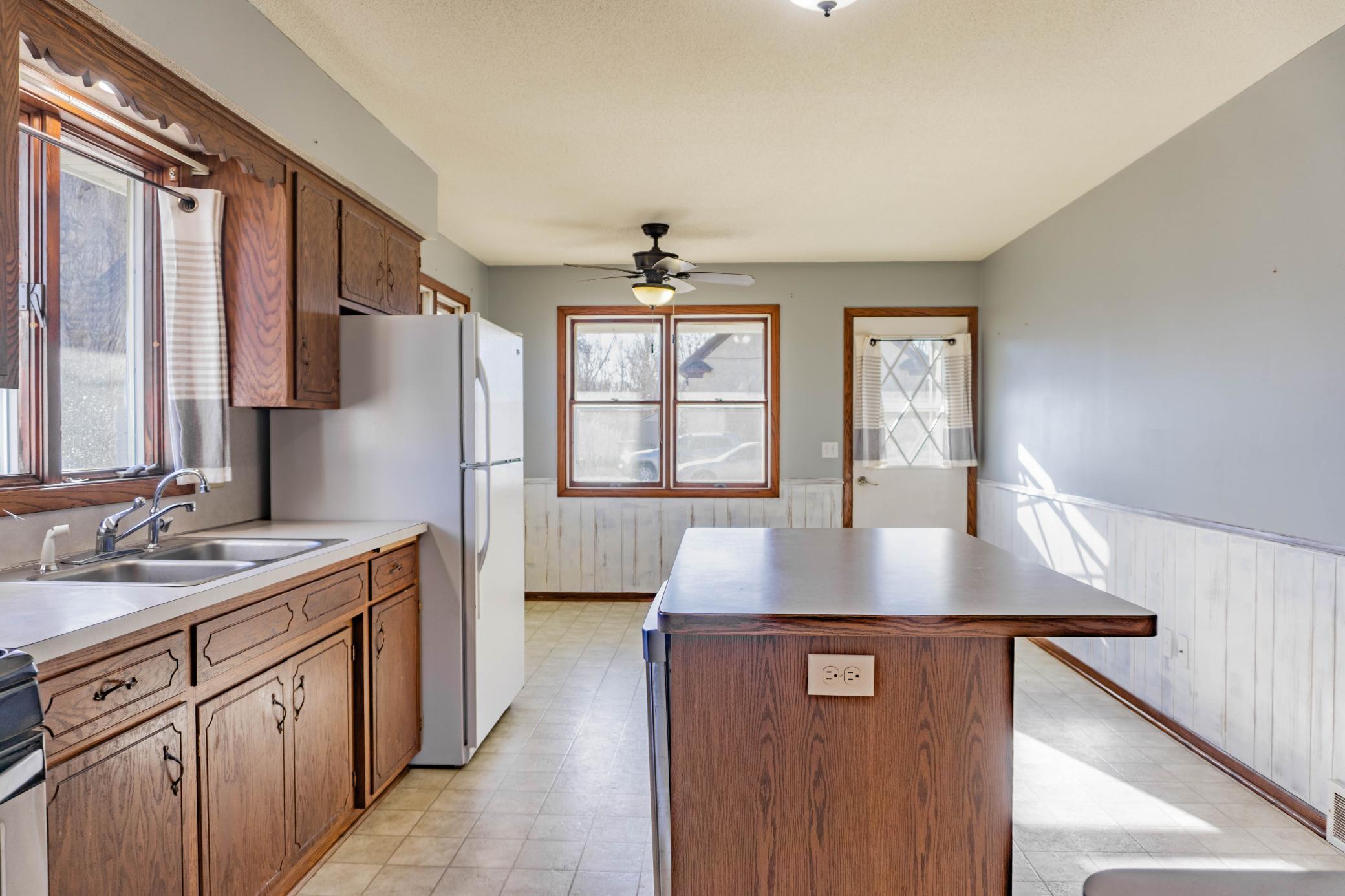 314 Playhouse Street E