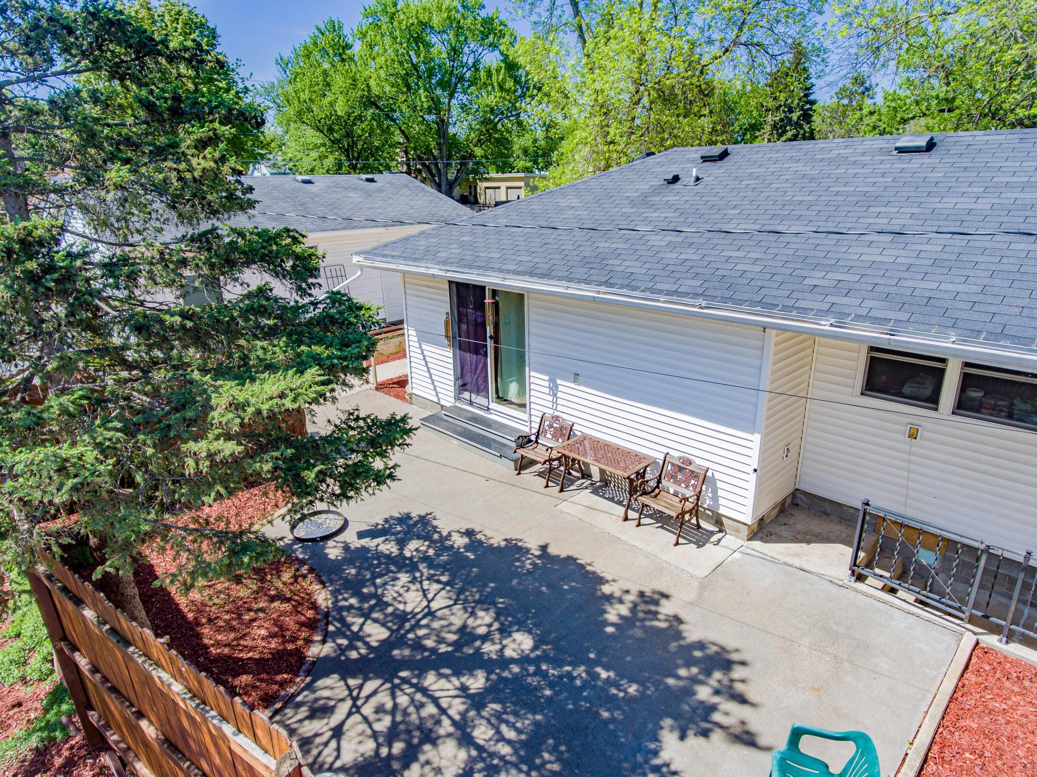 240 6th Avenue W