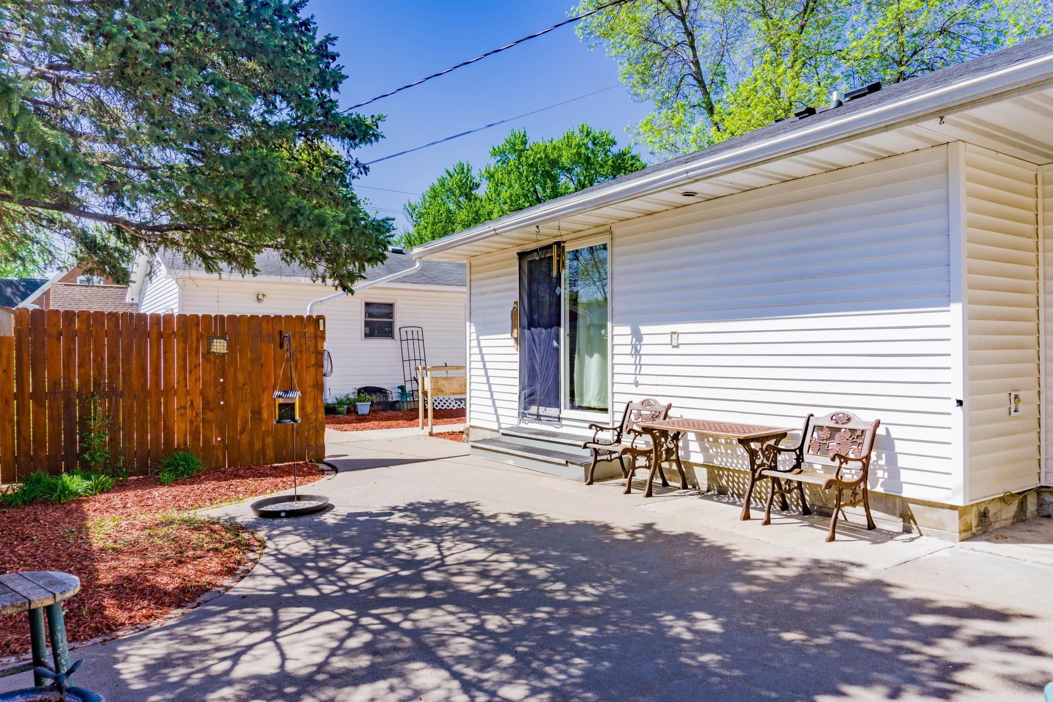 240 6th Avenue W