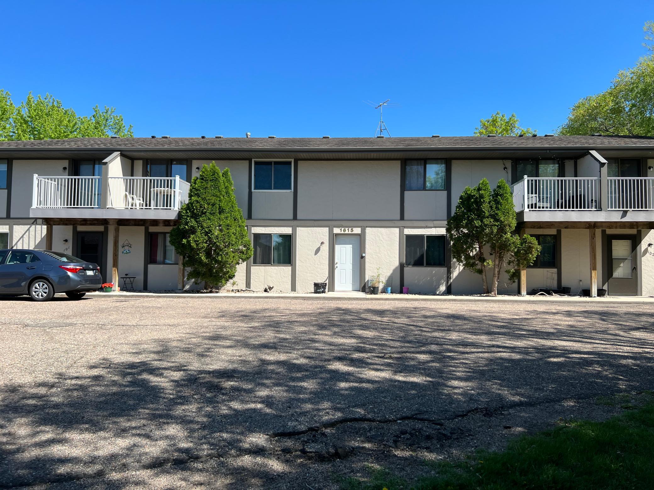 1615 Commercial Avenue Unit: 102