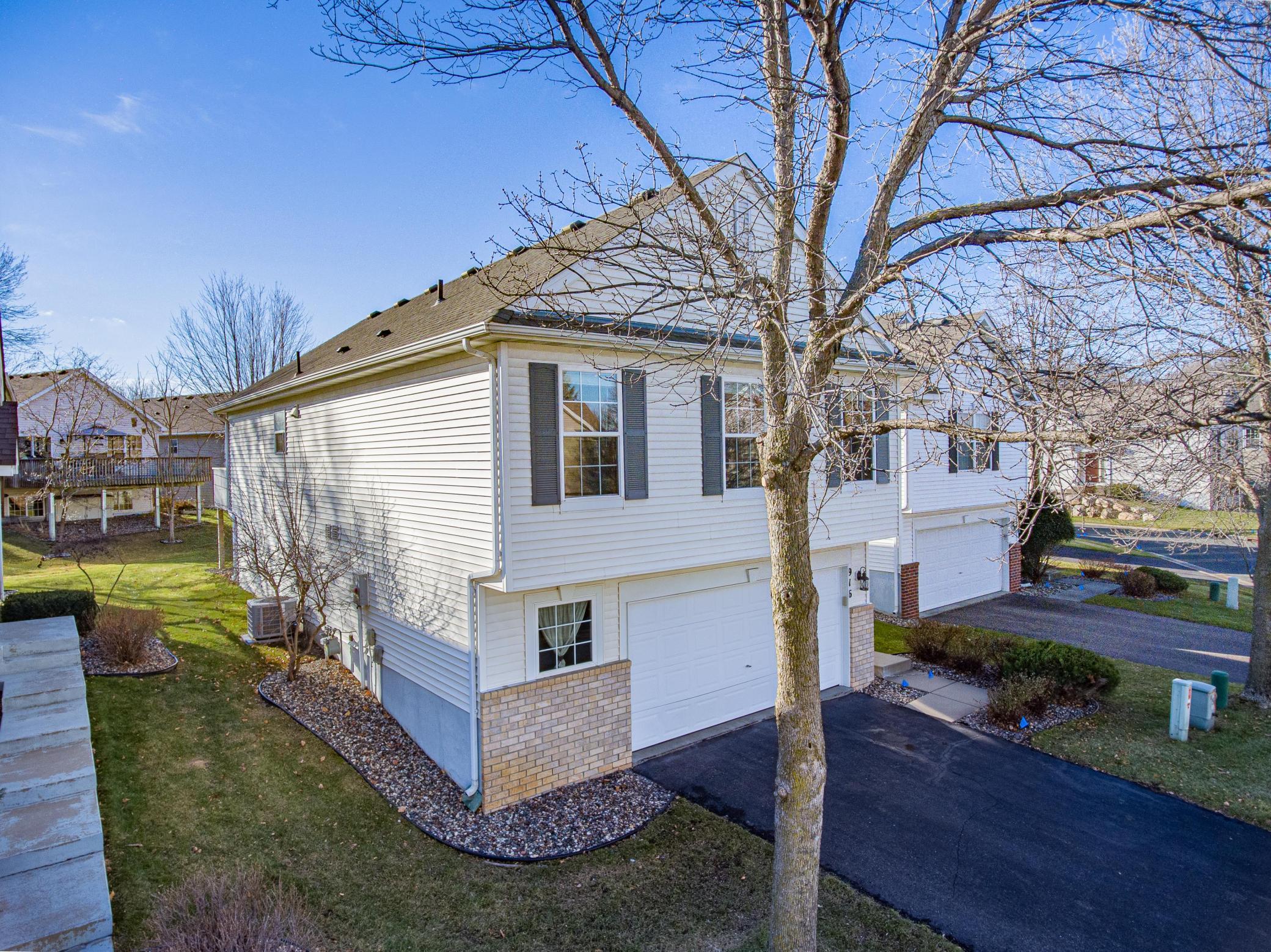 916 Parkside Boulevard