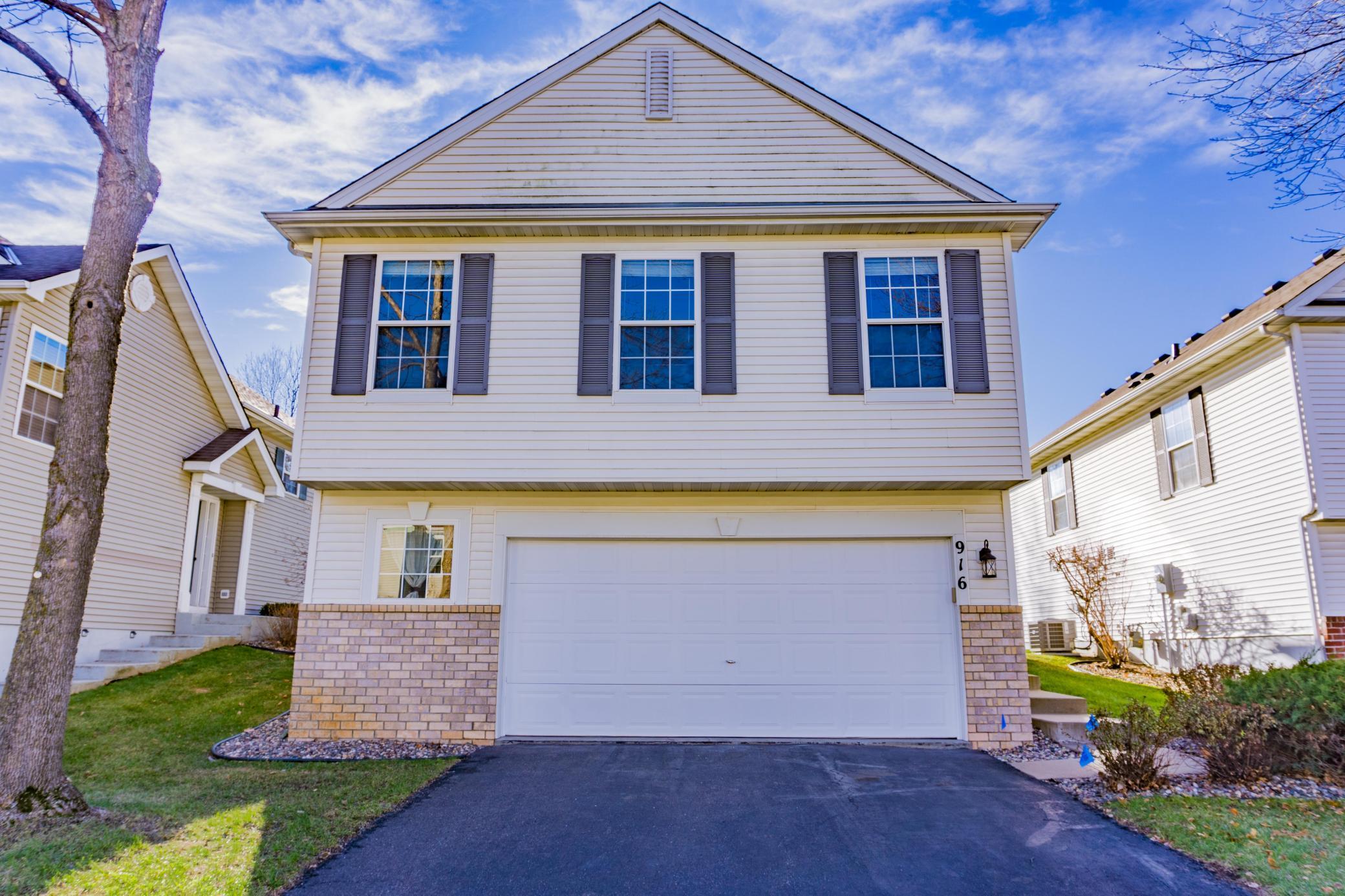 916 Parkside Boulevard