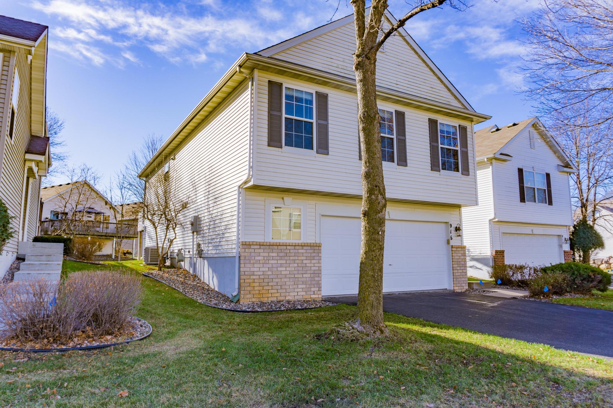 916 Parkside Boulevard