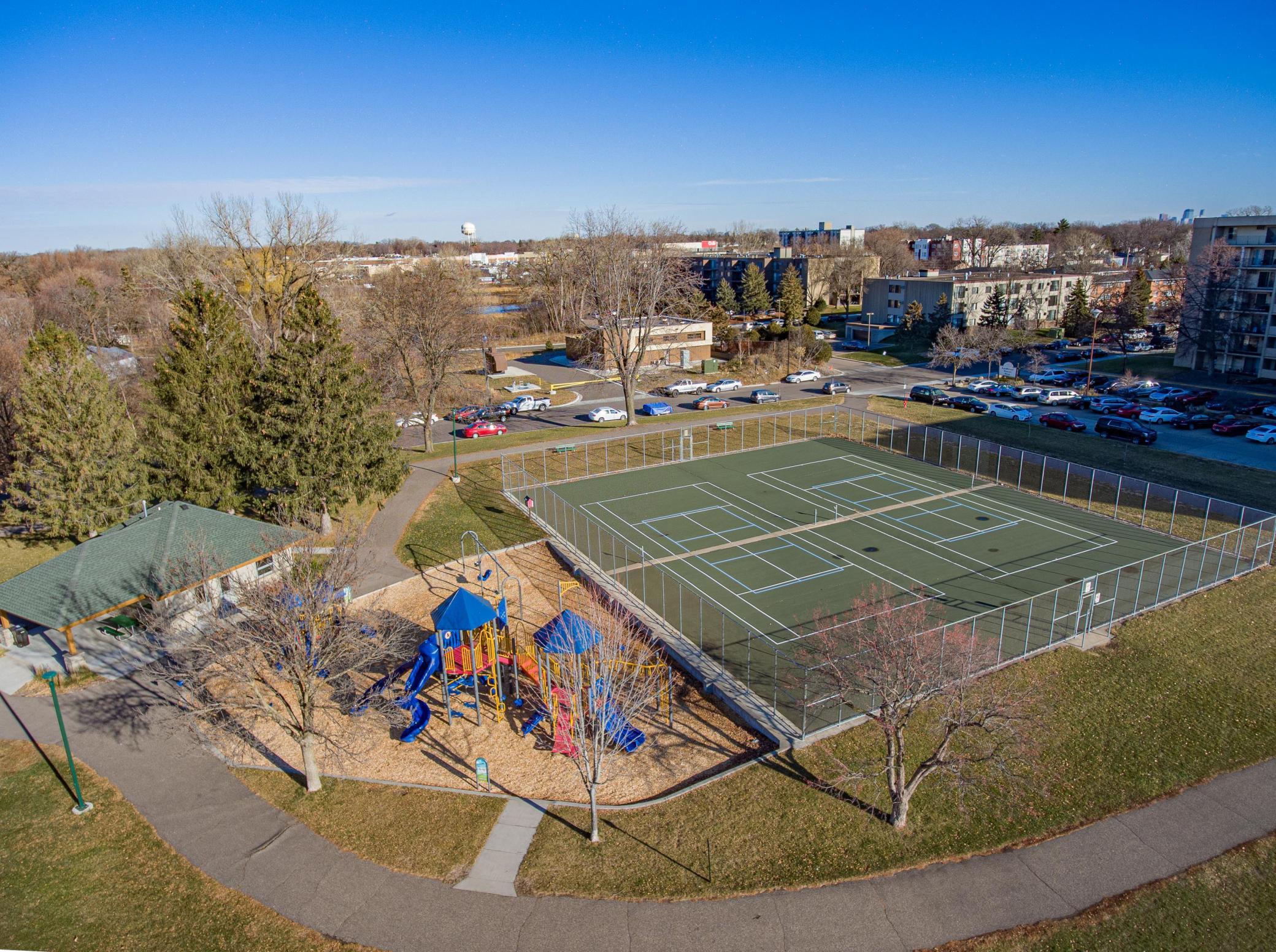 916 Parkside Boulevard