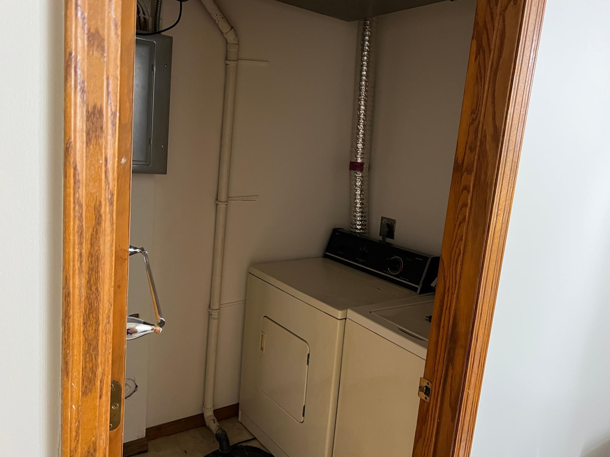 1625 Steiger Lake Lane Avenue Unit: 102