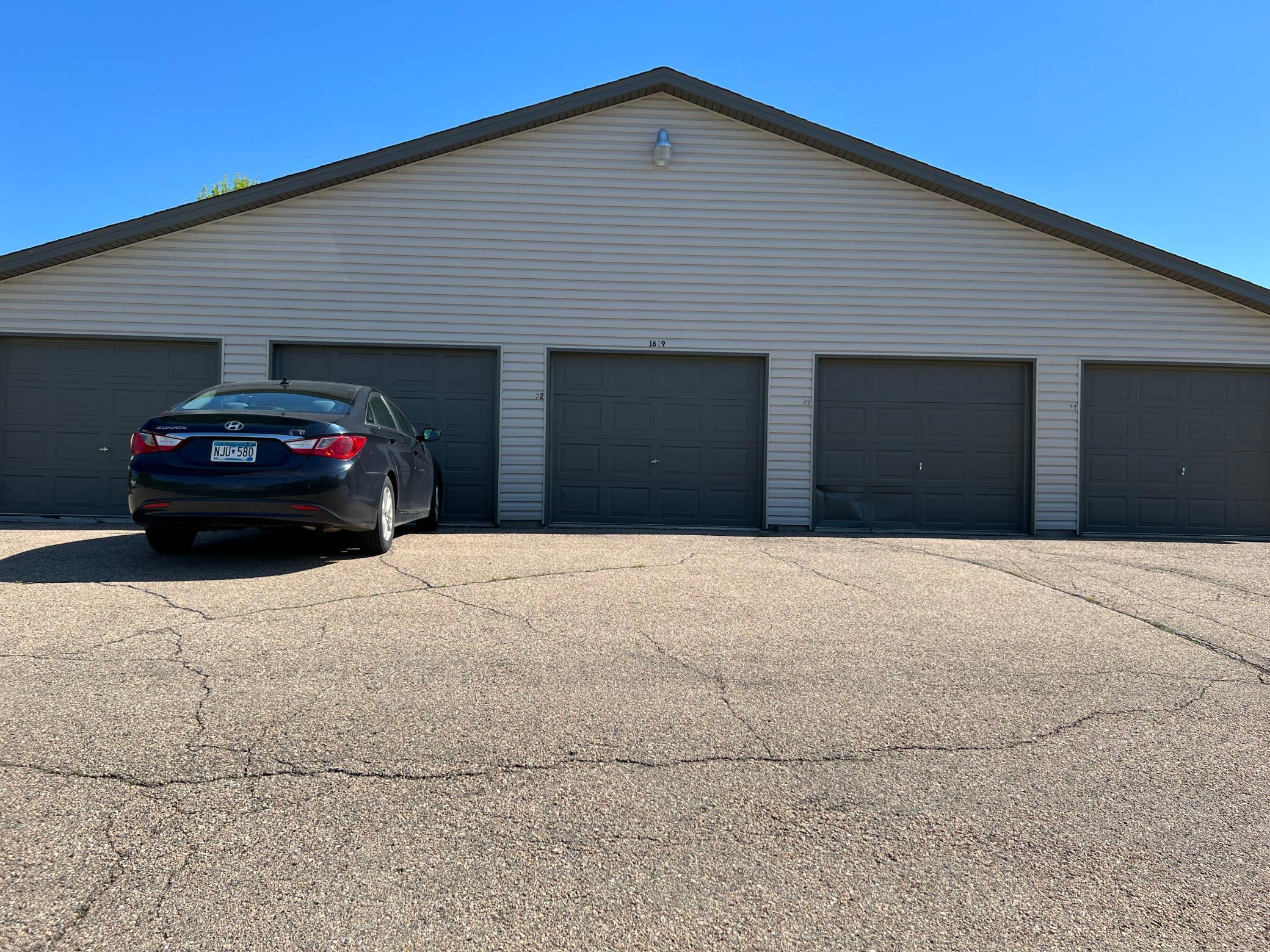 1625 Steiger Lake Lane Avenue Unit: 102