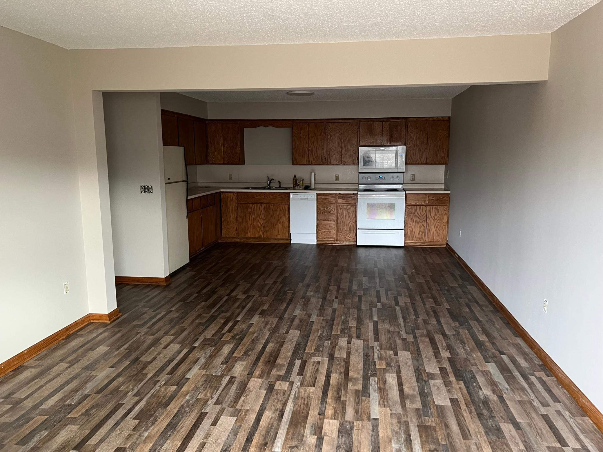 1625 Steiger Lake Lane Avenue Unit: 102