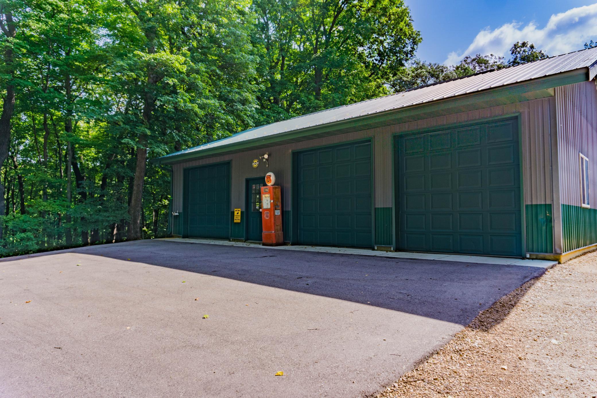 8695 Old Highway 169 Boulevard