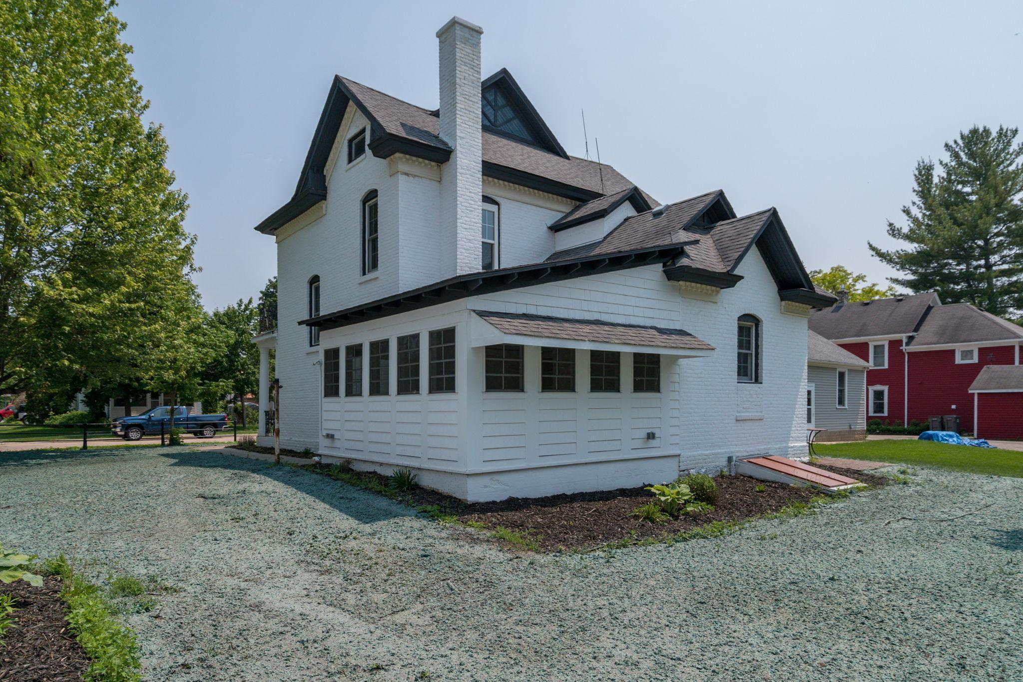 121 N Hickory Street