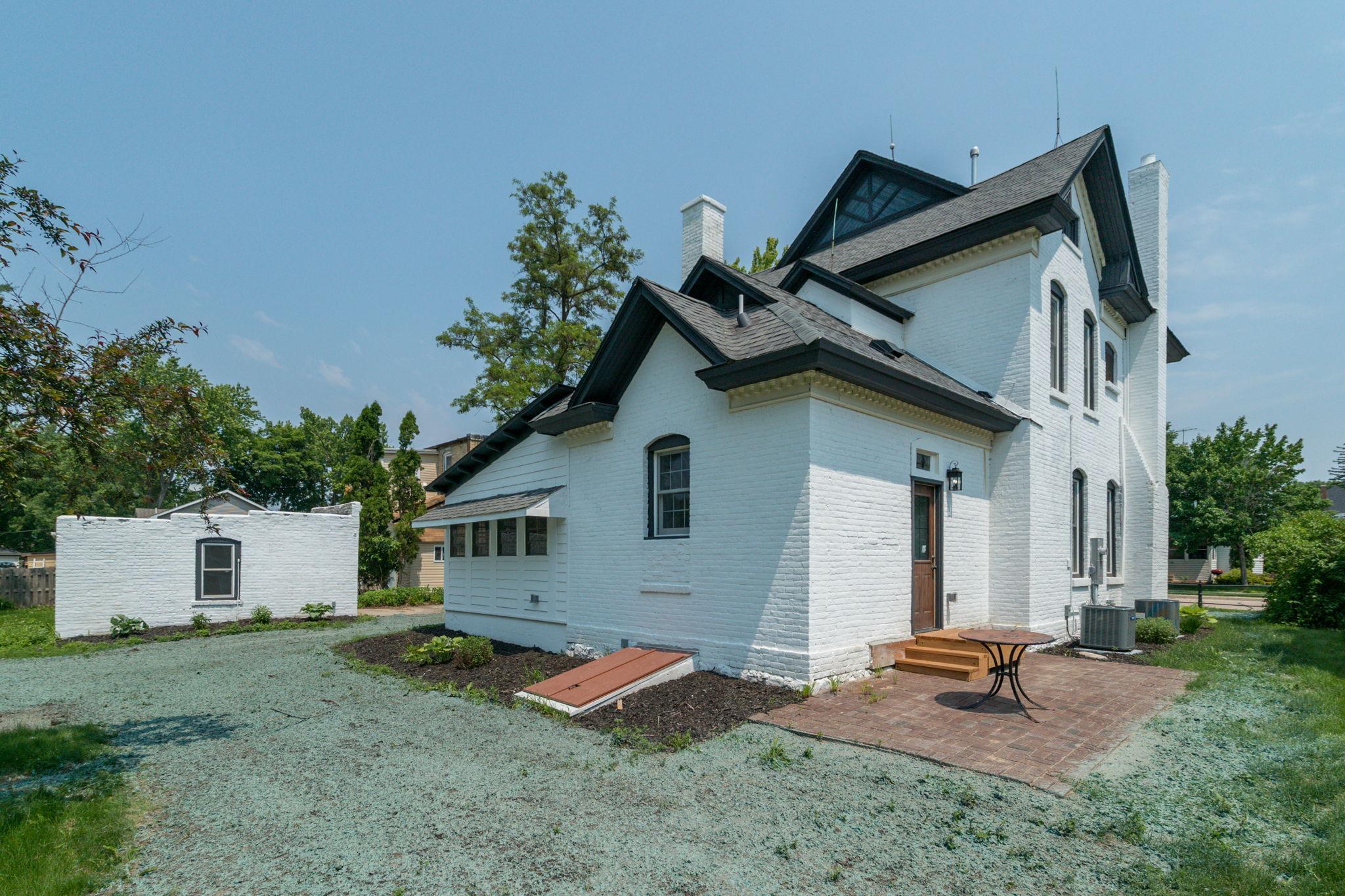 121 N Hickory Street