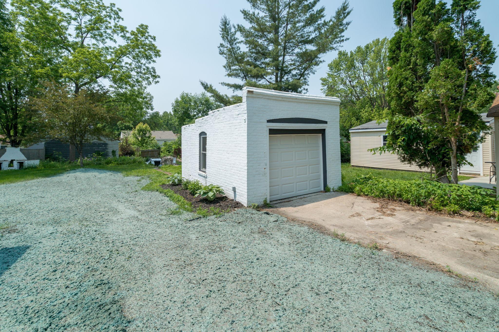121 N Hickory Street