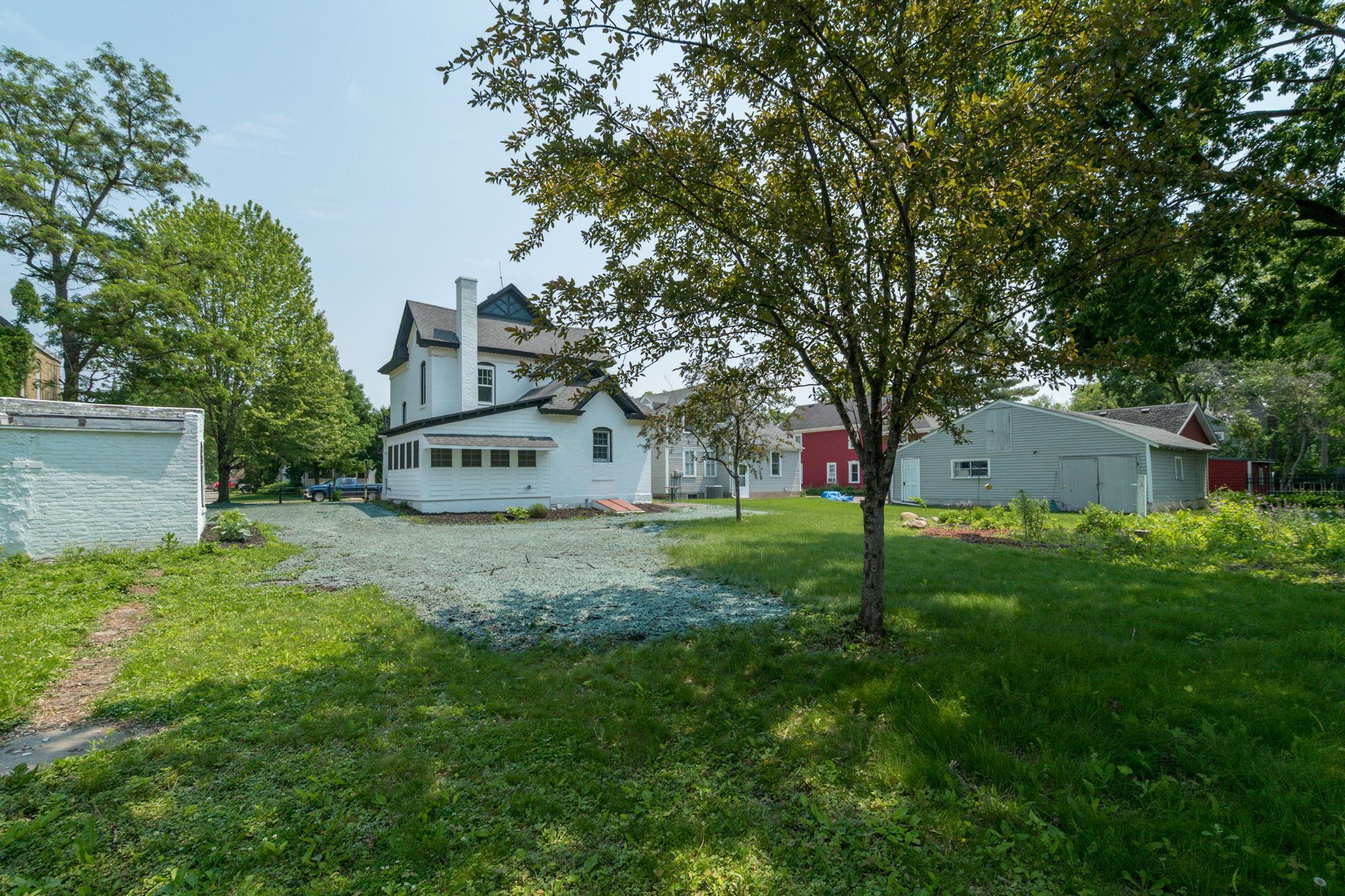 121 N Hickory Street