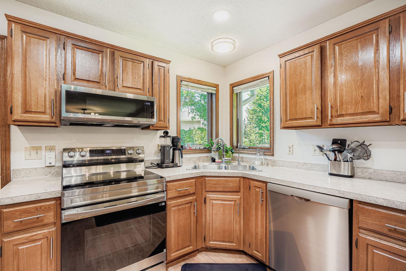 1710 Valley Ridge Trail S