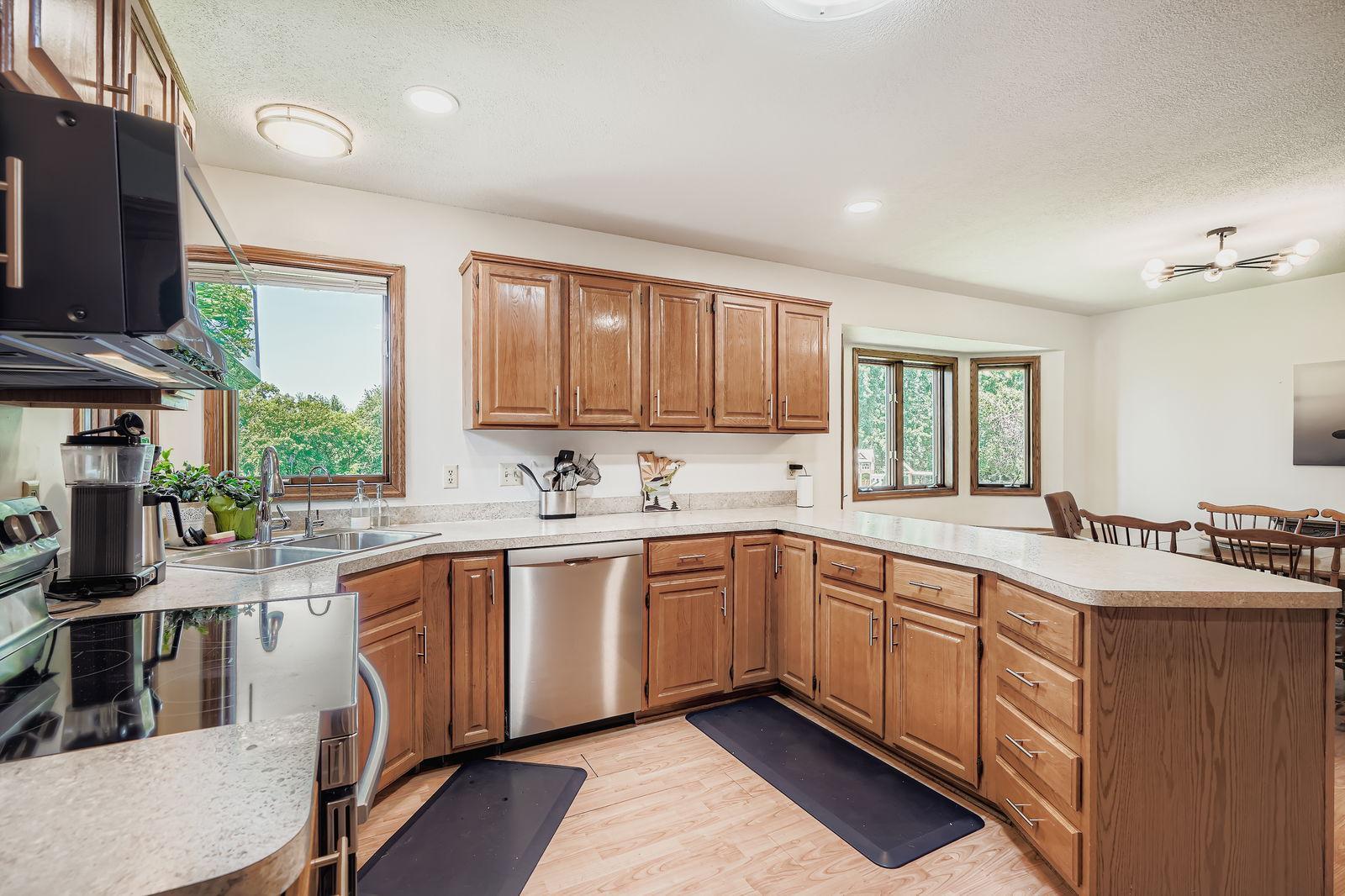 1710 Valley Ridge Trail S