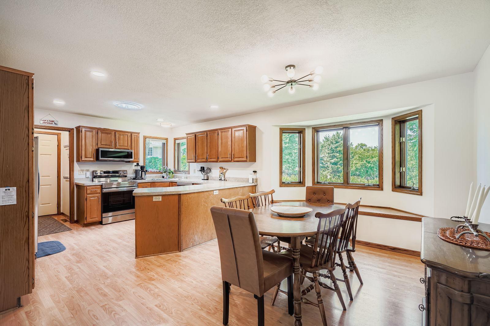 1710 Valley Ridge Trail S