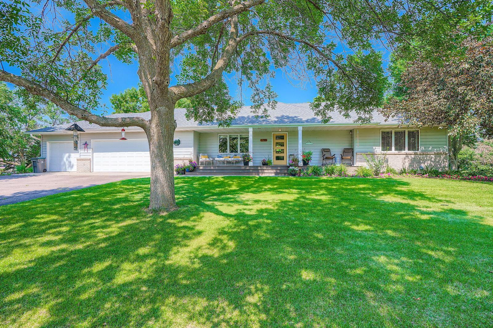 1710 Valley Ridge Trail S