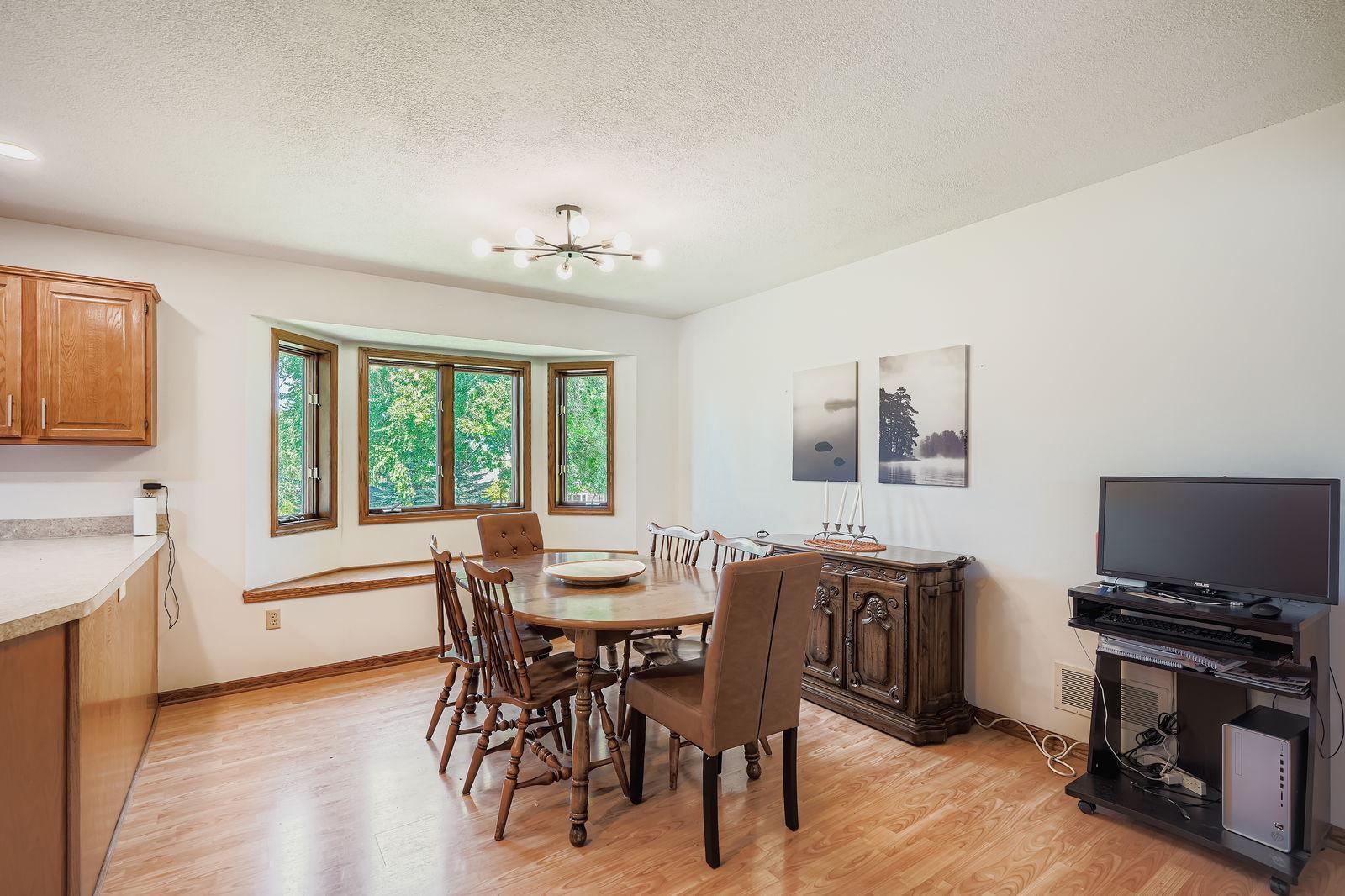 1710 Valley Ridge Trail S