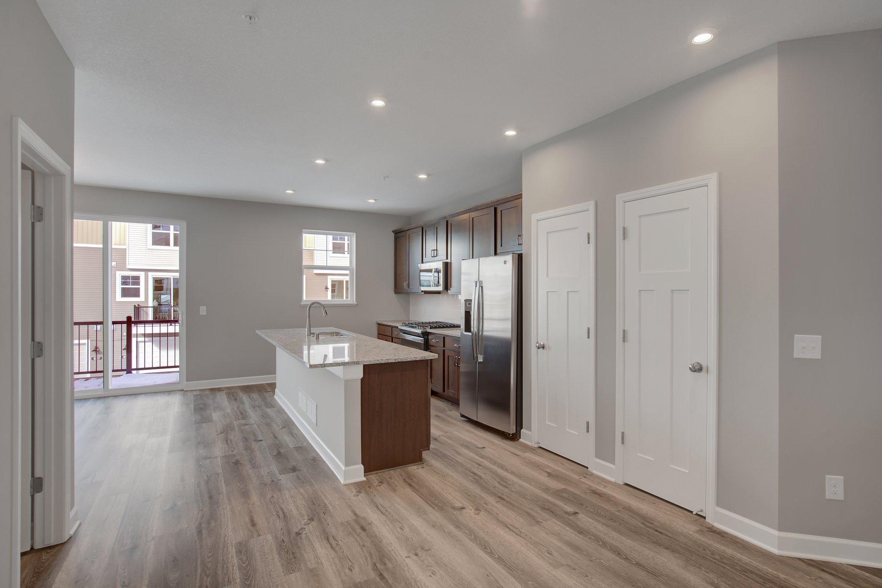 855 Roselyn Drive