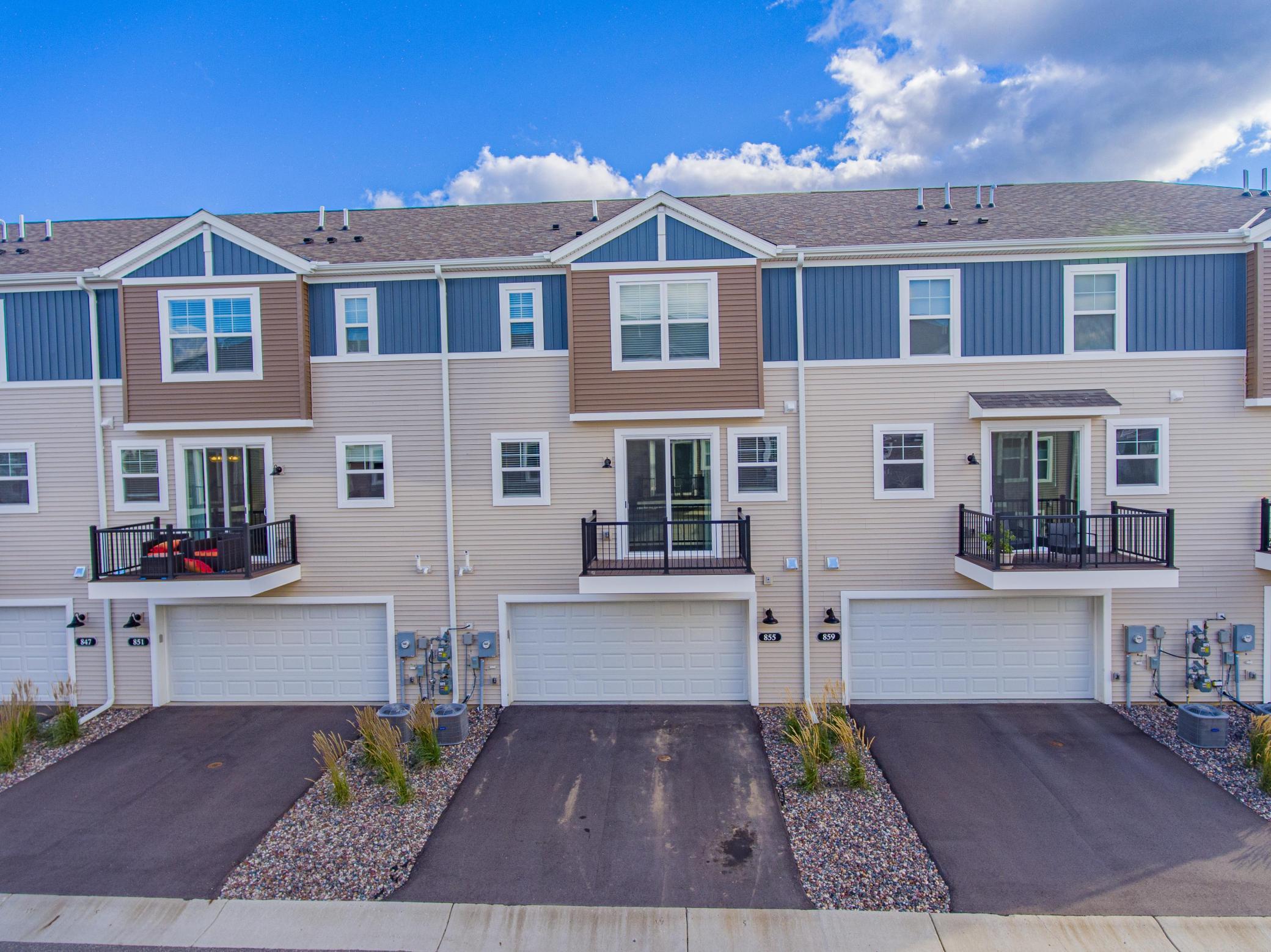 855 Roselyn Drive