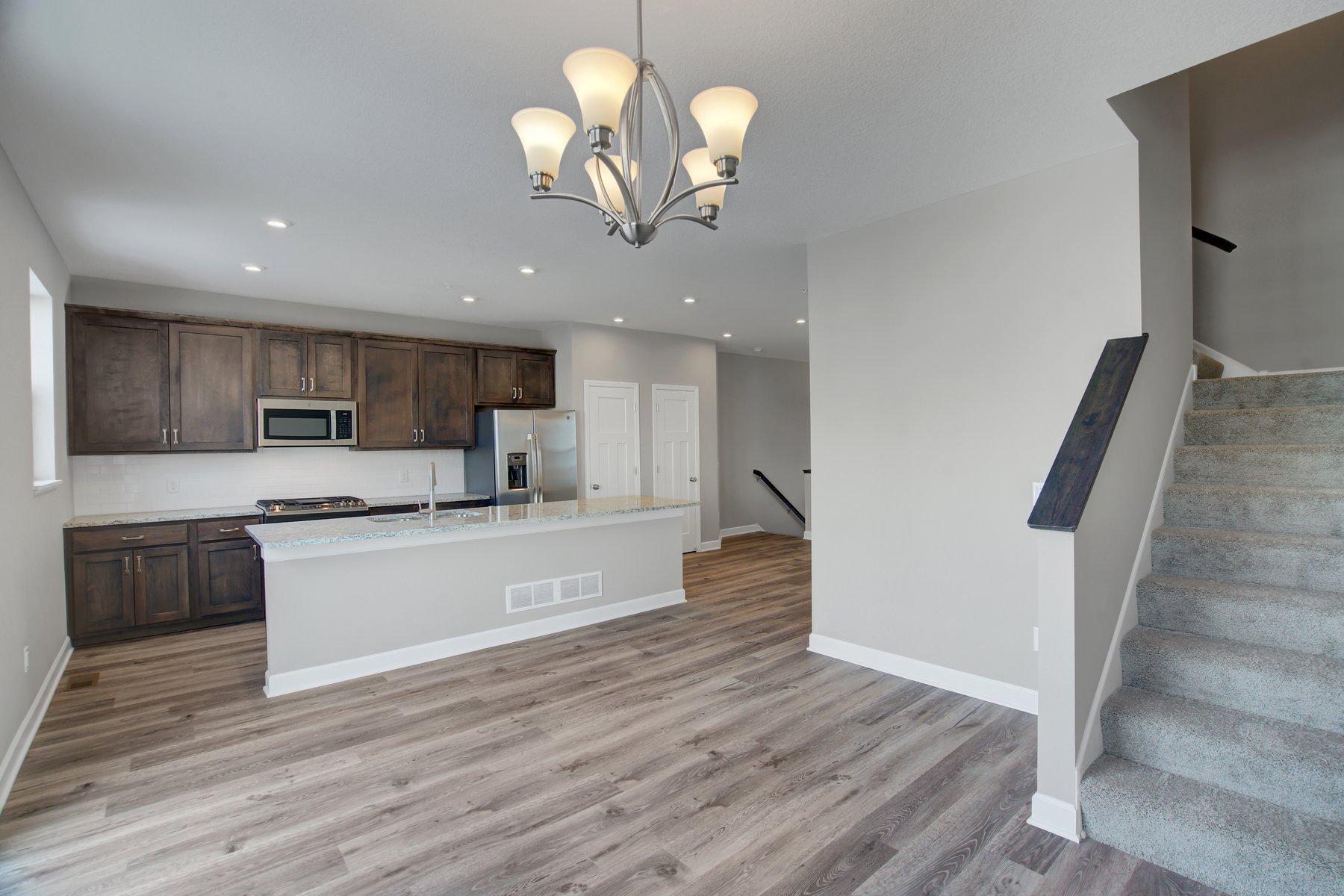 855 Roselyn Drive